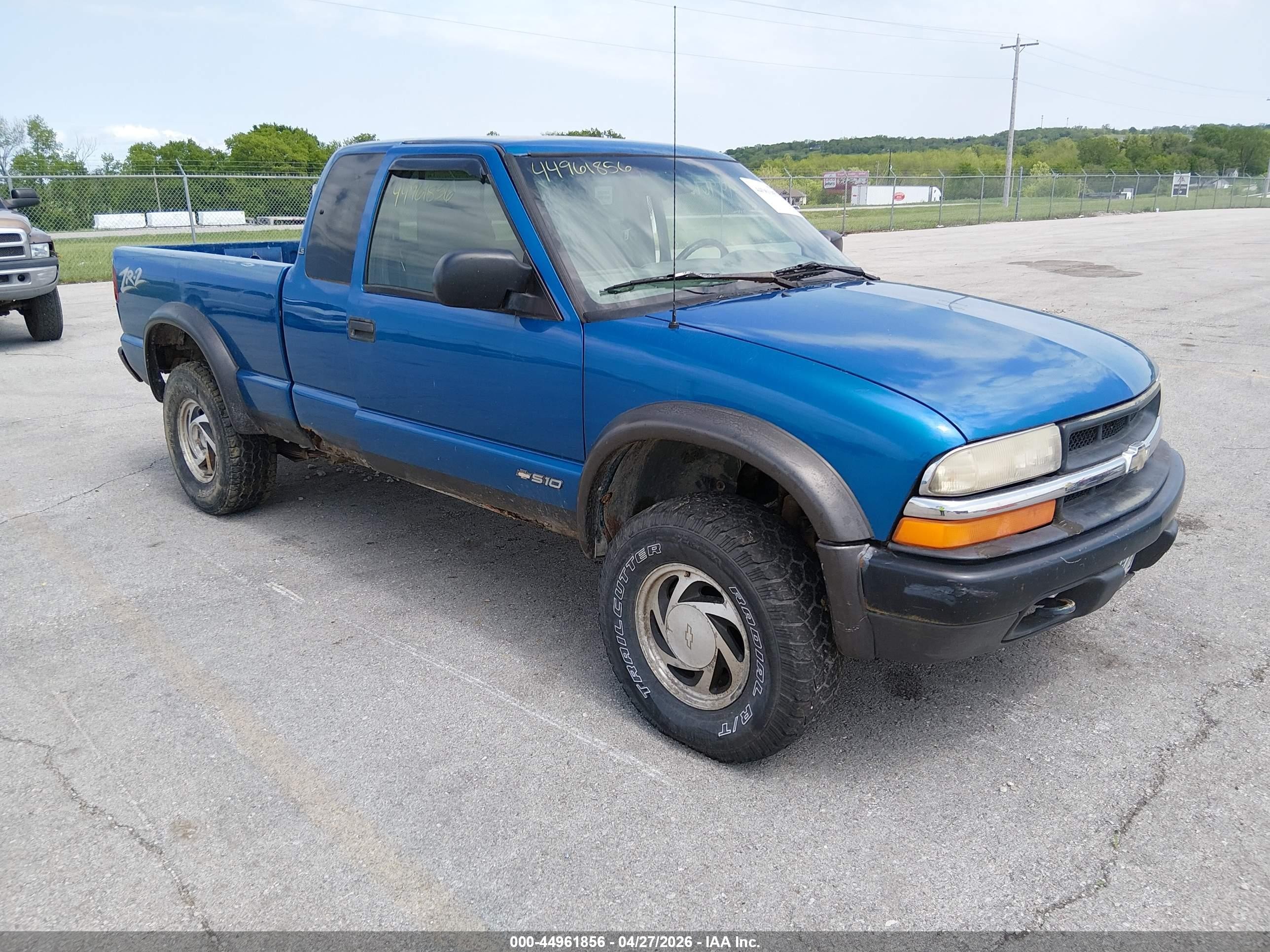 2000 Chevrolet S-10 LS ZR2, VIN 1GCCT19W9Y8164264 — Normal wear