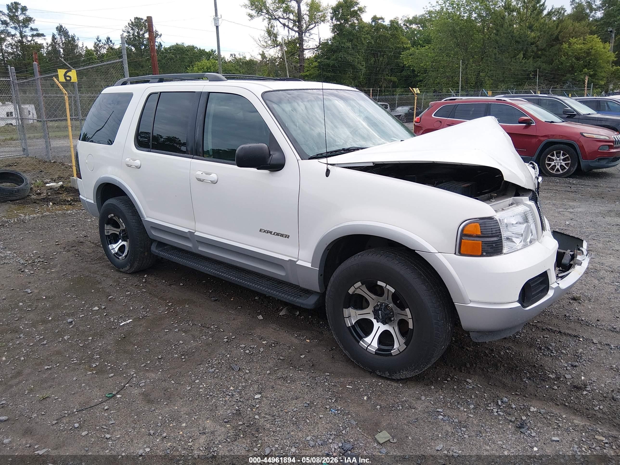 2002 Ford Explorer Limited, VIN 1FMDU75W12ZA95710 — Front end
