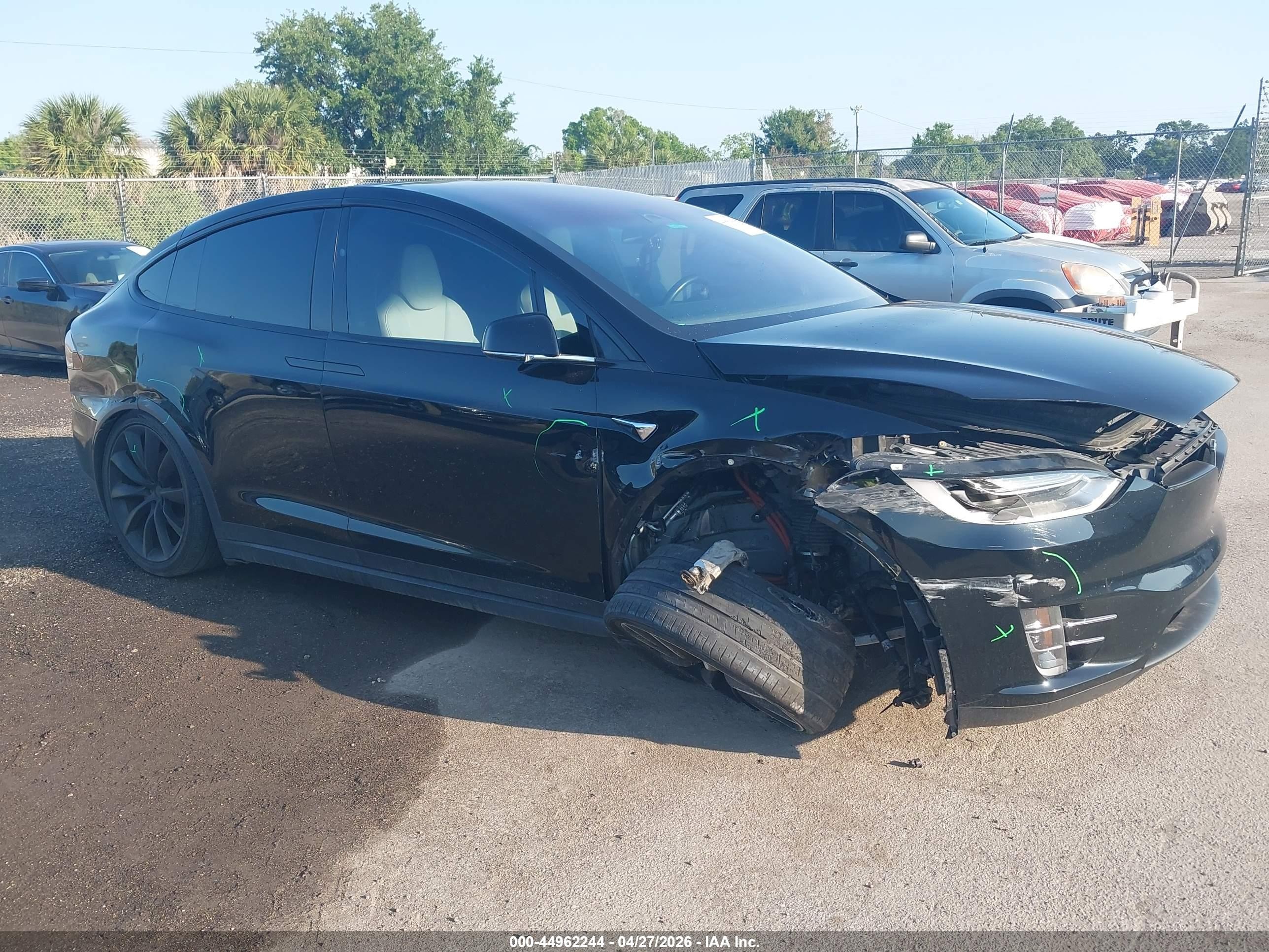 2018 Tesla Model X 75D, VIN 5YJXCBE44JF138091 — Side