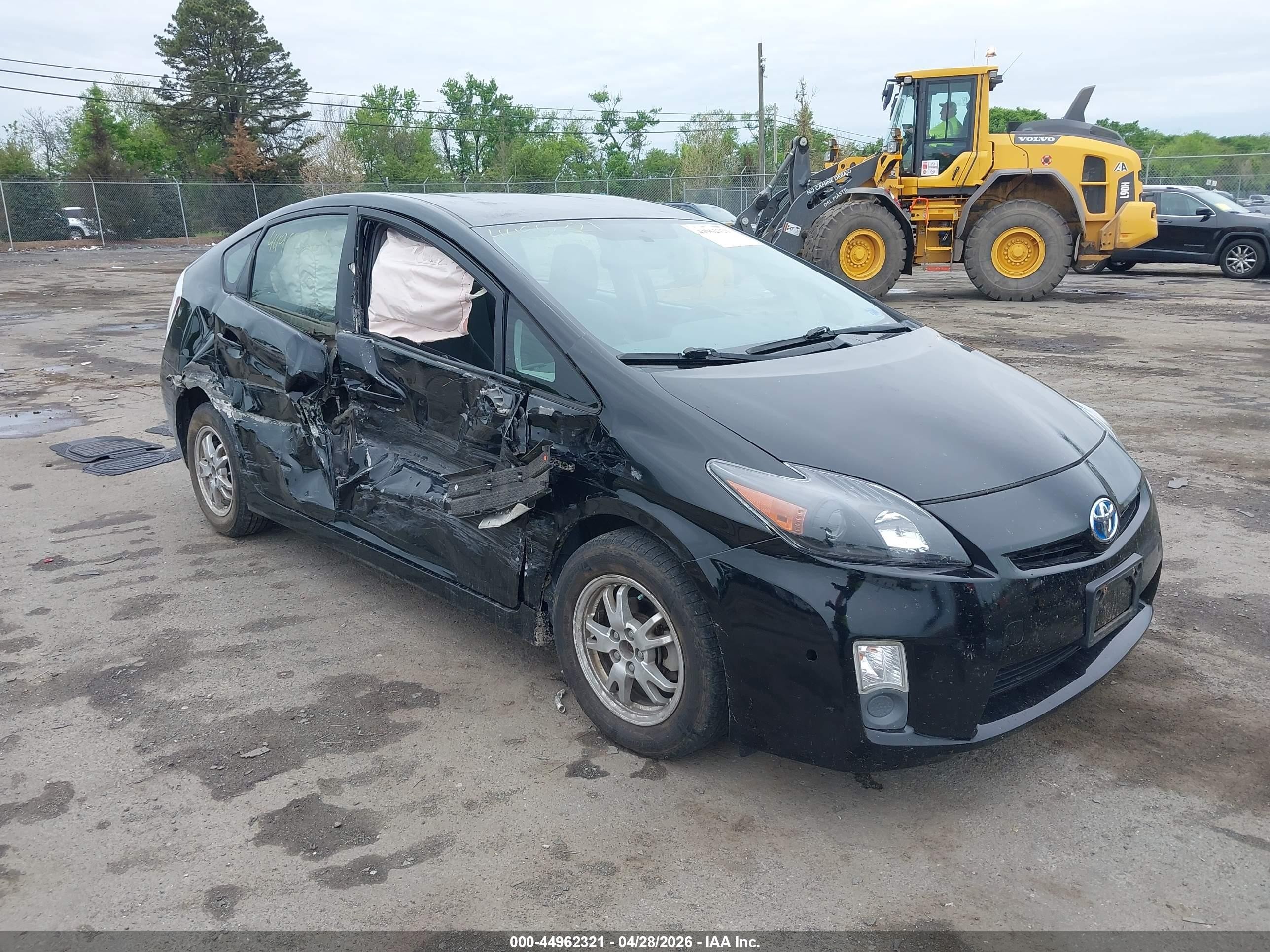 2010 Toyota Prius II, VIN JTDKN3DUXA0106742 — Side