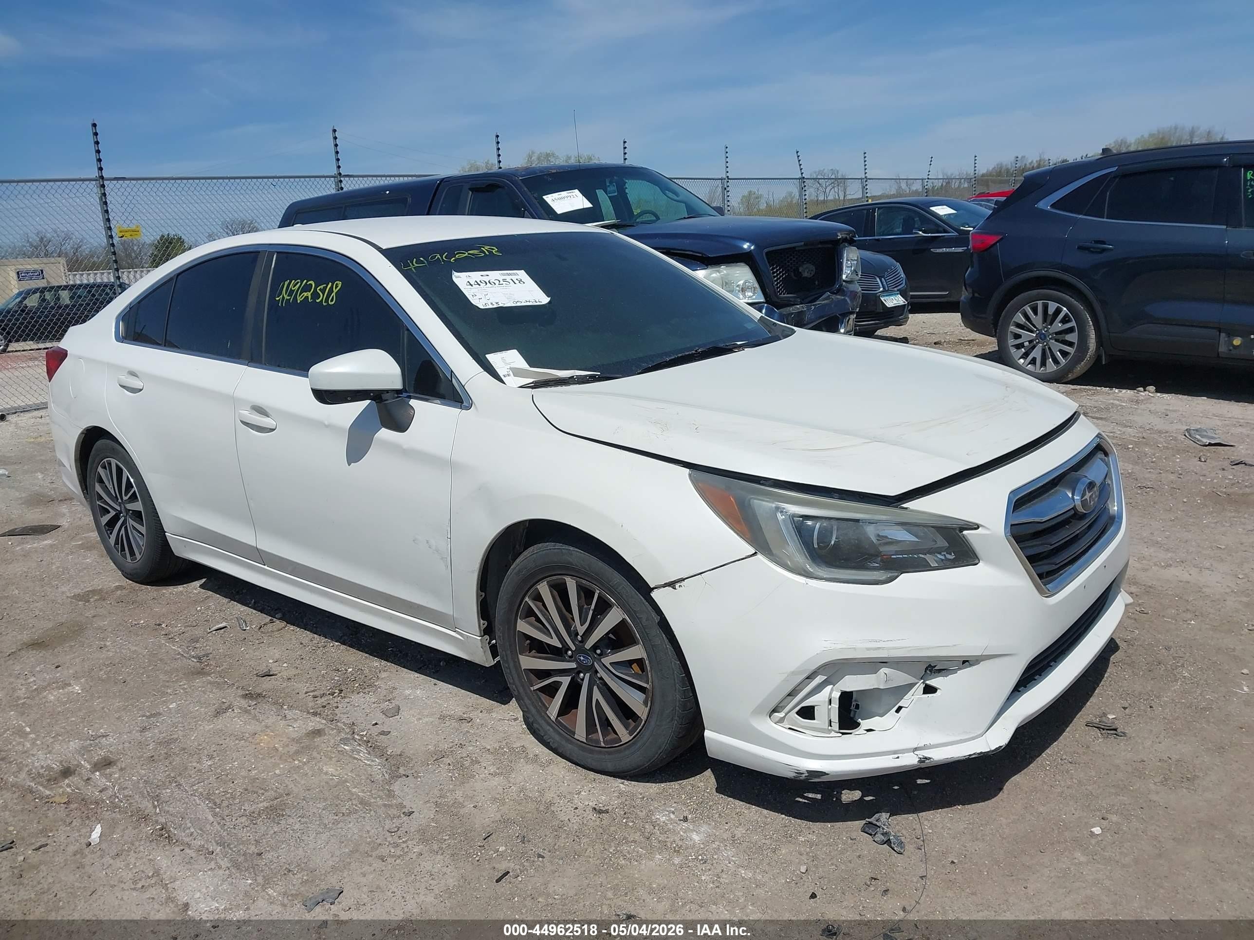 2018 Subaru Legacy Premium, VIN 4S3BNAC6XJ3028047 — Пожар в салоне