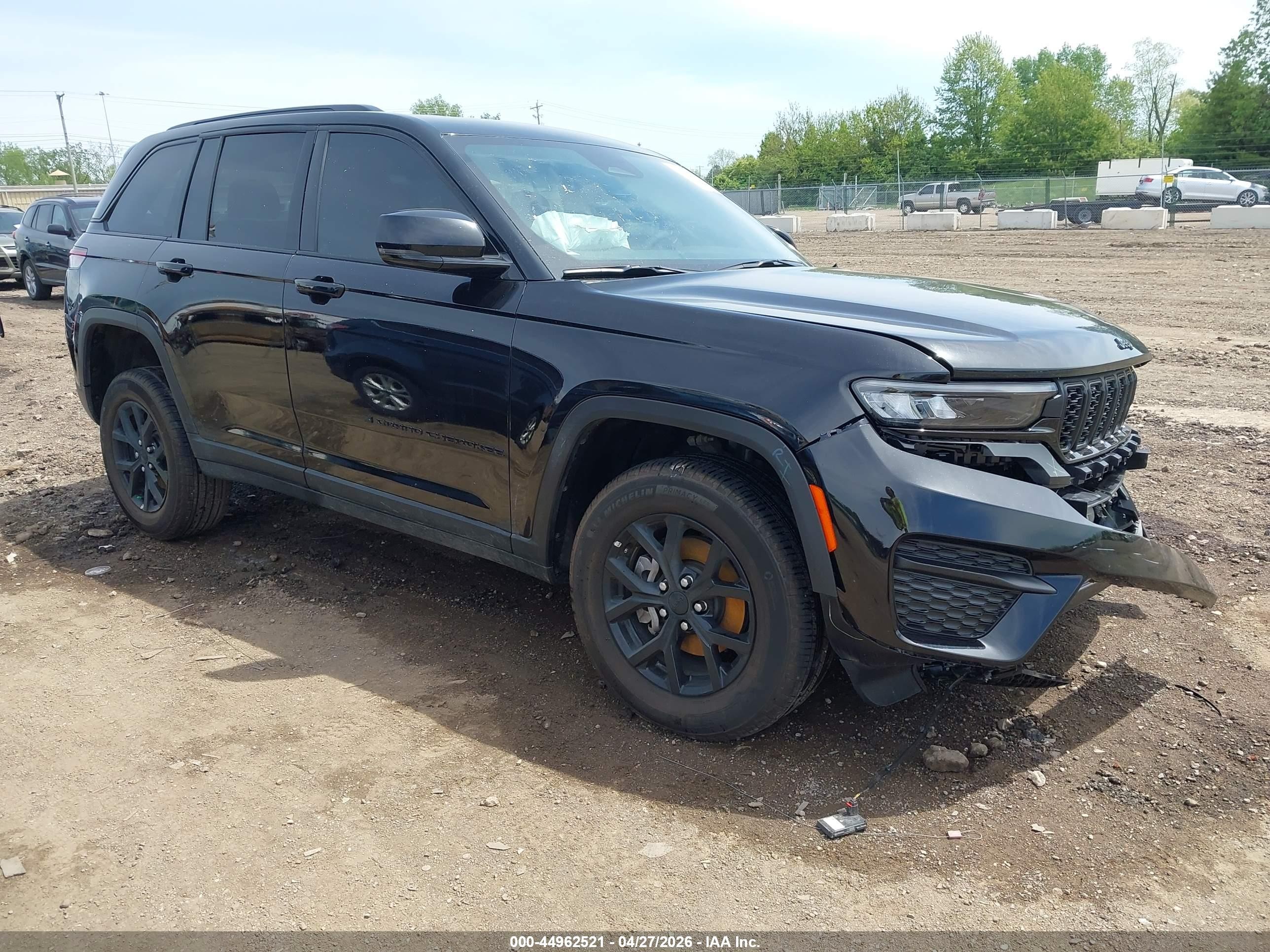 2024 Jeep Grand Cherokee Altitude X, VIN 1C4RJHAGXRC264076 — Front end