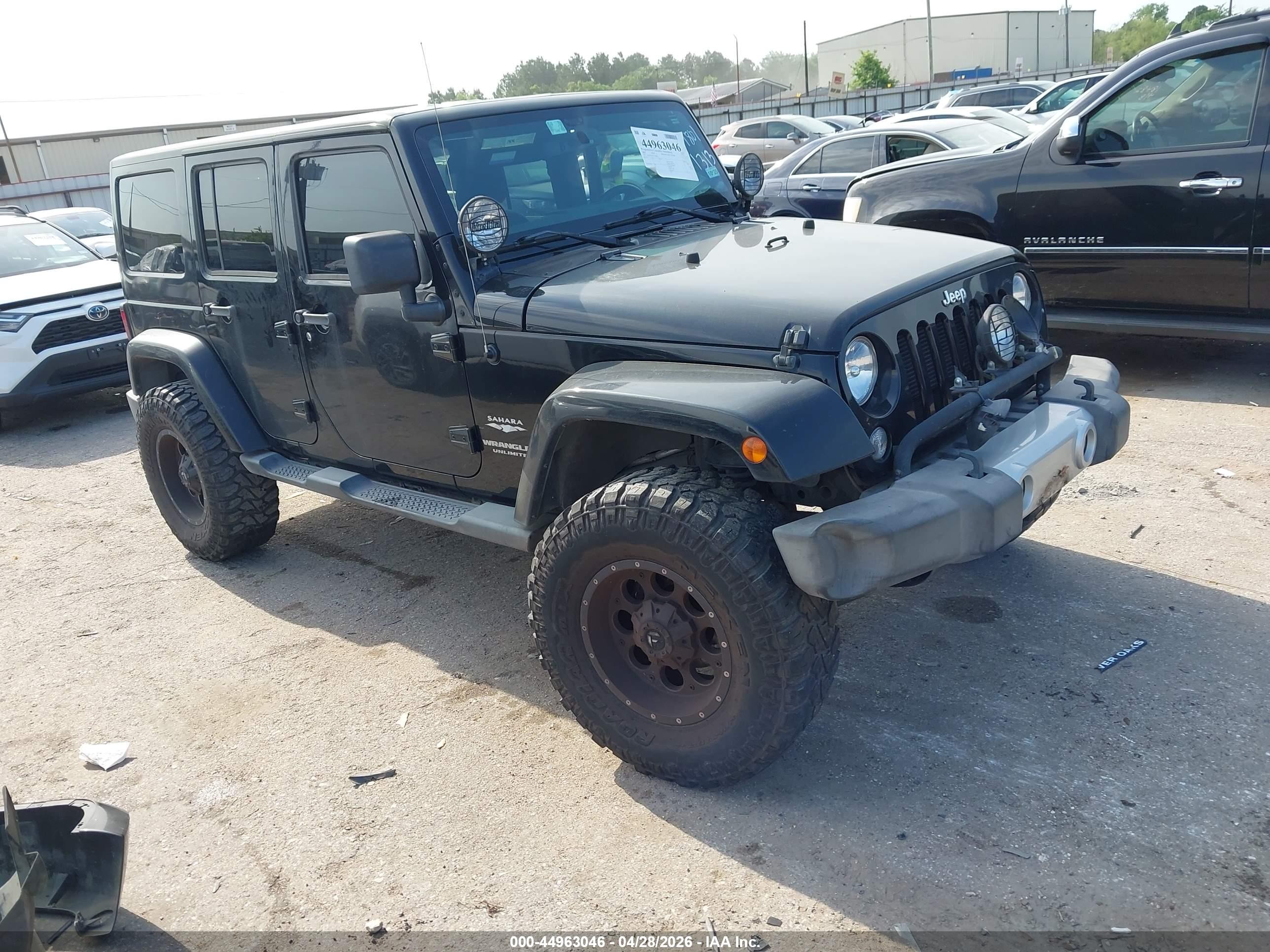 2014 Jeep Wrangler Unlimited Polar, VIN 1C4HJWEG5EL104658 — Side