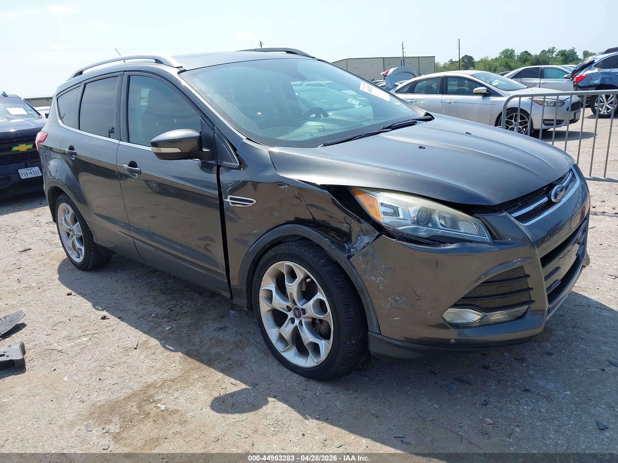 2015 Ford Escape Titanium, VIN 1FMCU0J92FUB93229 — Front end