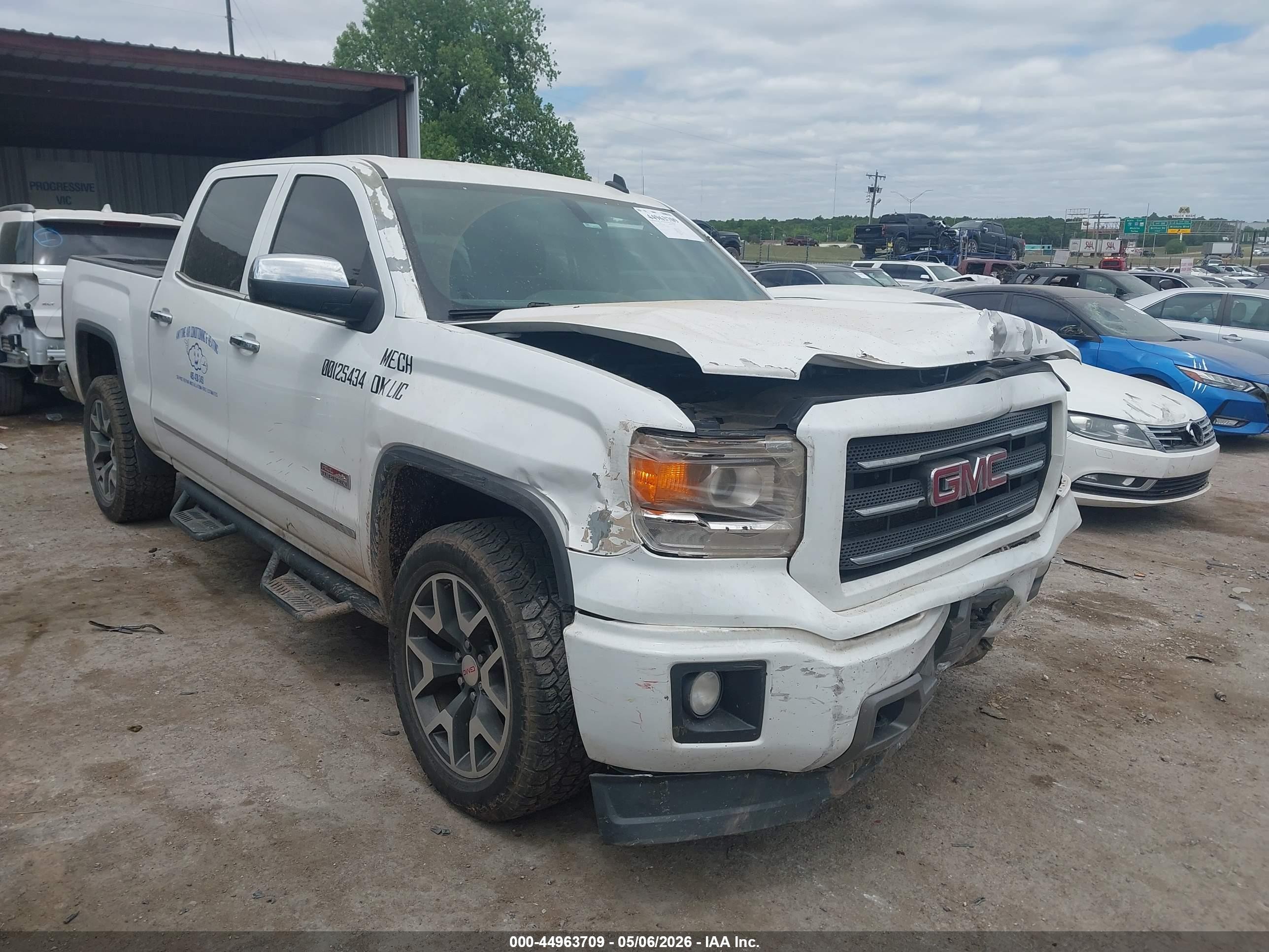 2014 GMC Sierra 1500 SLE, VIN 3GTU2UEC0EG453303 — Front end