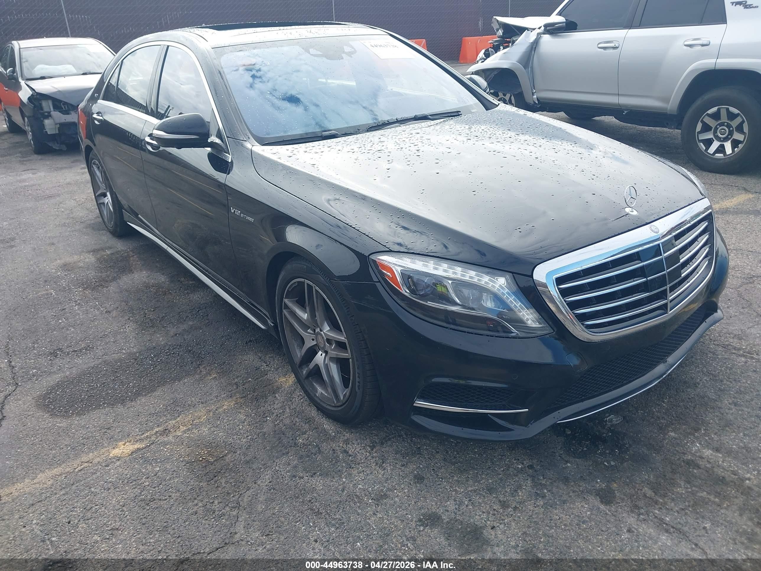 2016 Mercedes-Benz S 550, VIN WDDUG8CB5GA205588 — Roof