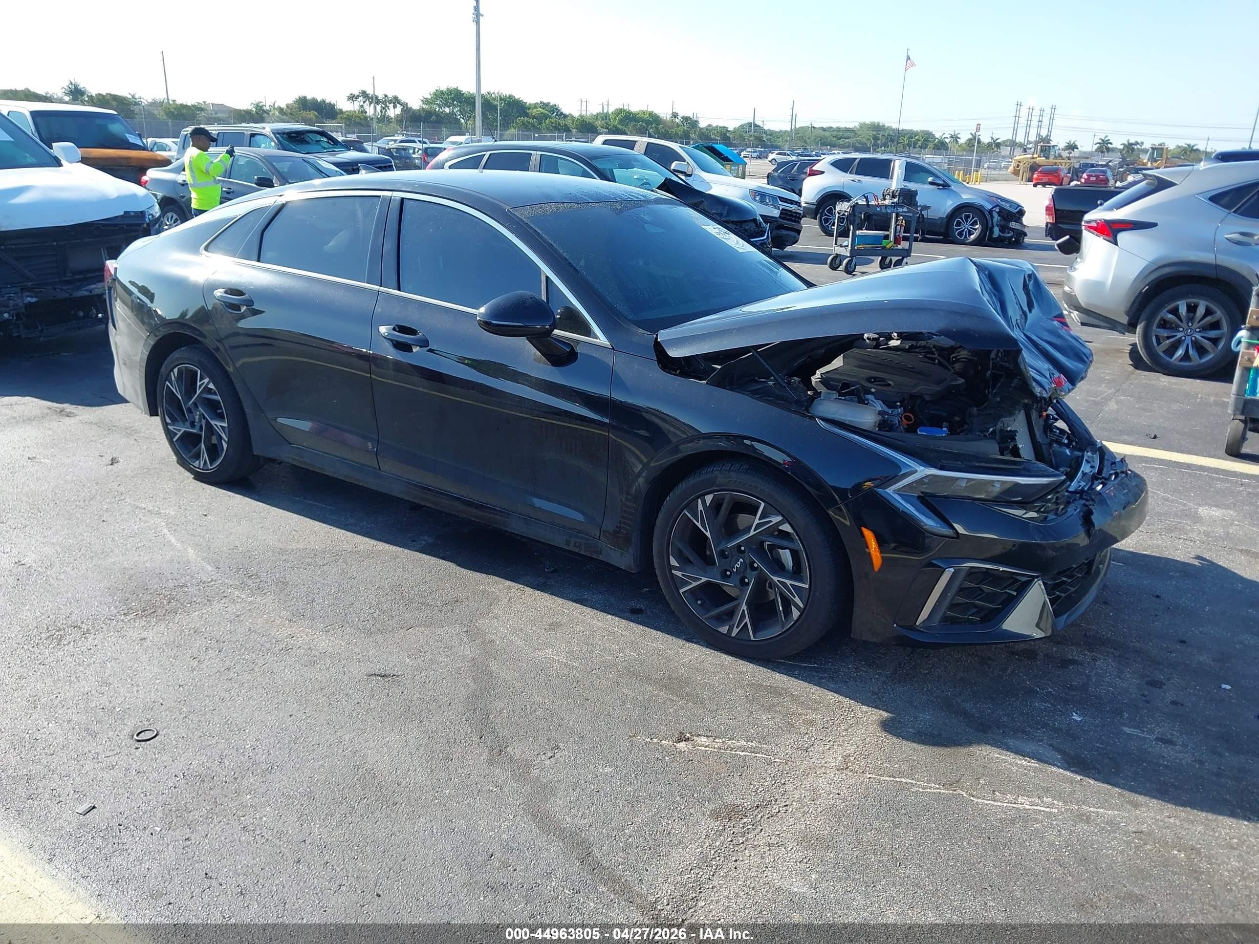 2025 Kia K5 GT-Line, VIN KNAG64J71S5357397 — Front end