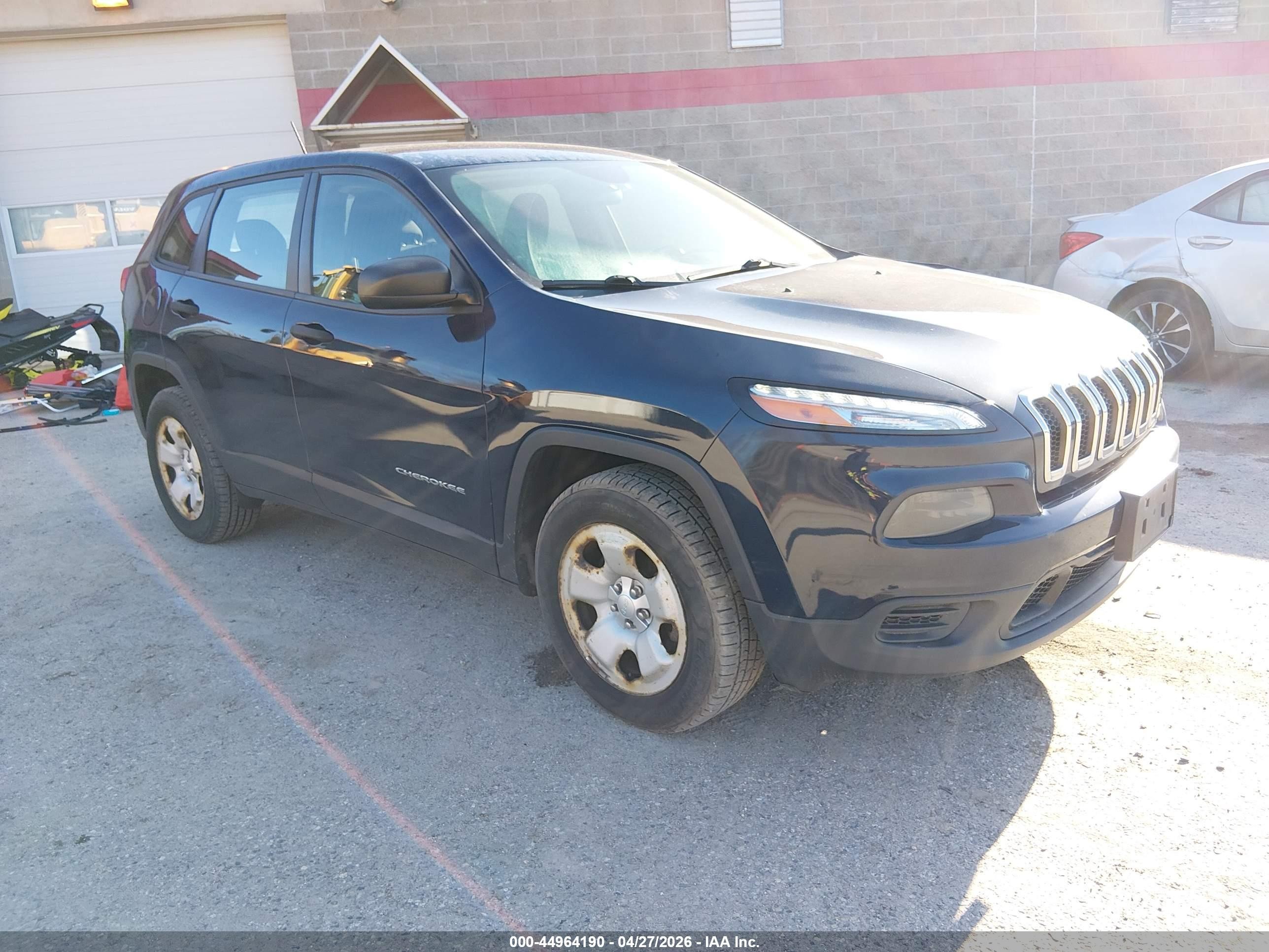 2016 Jeep Cherokee Altitude, VIN 1C4PJMABXGW235967 — Front end