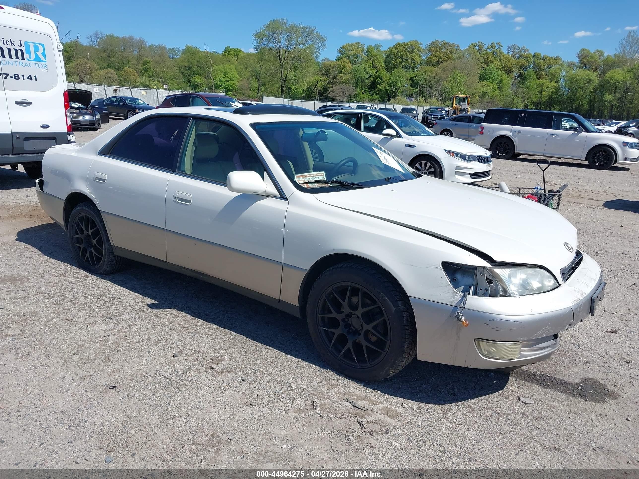 1997 Lexus ES 300, VIN JT8BF22G4V5001397 — Перед