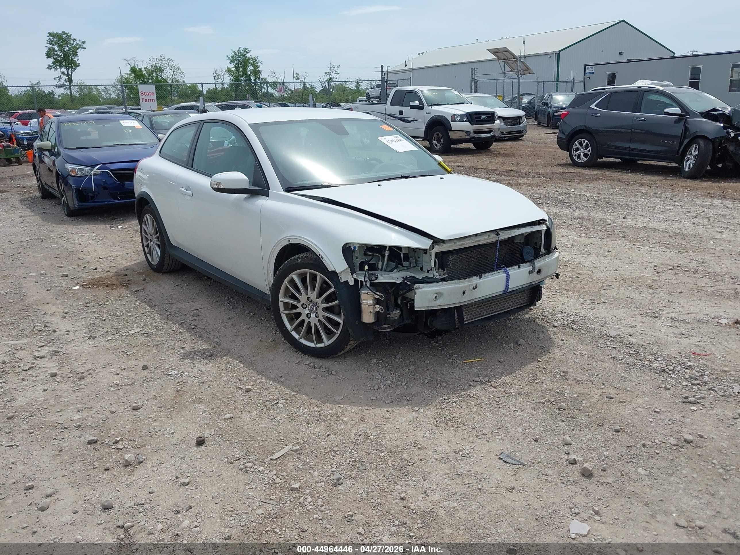 2010 Volvo C30, VIN YV1672MK8A2173357 — Перед