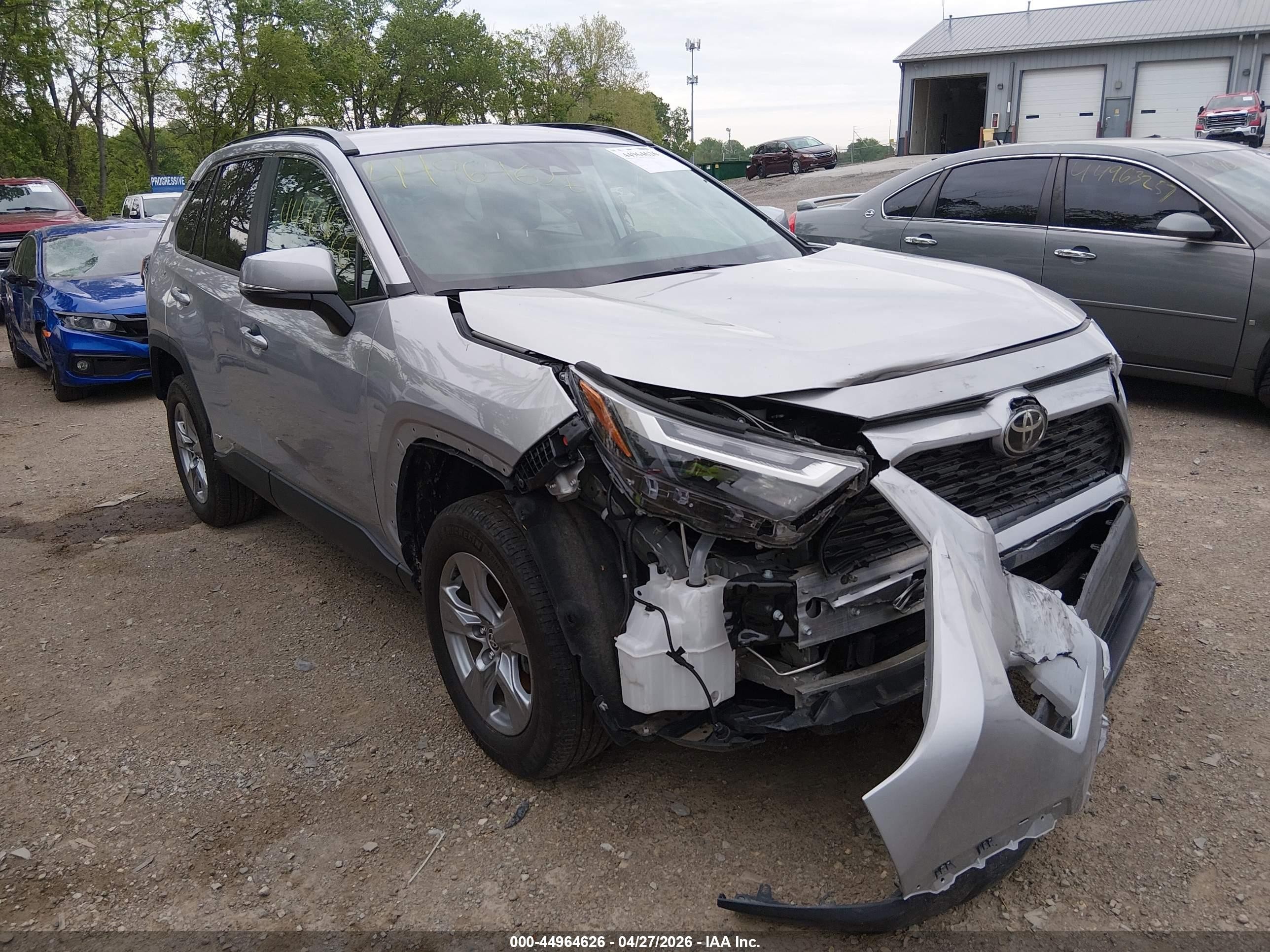 2025 Toyota RAV4 Hybrid XLE, VIN 4T3RWRFV4SU164475 — Перед