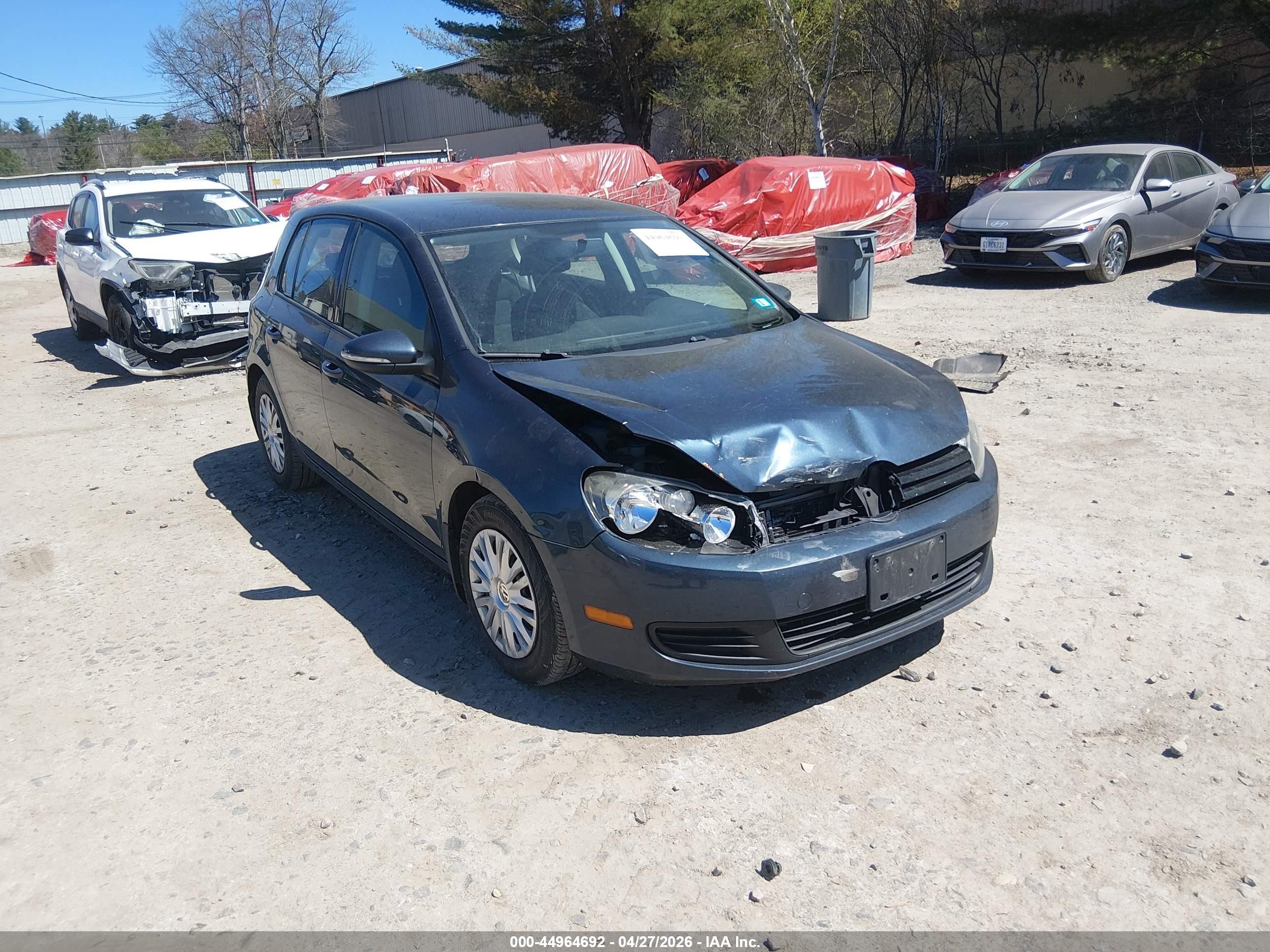 2010 Volkswagen Golf, VIN WVWDB7AJ4AW240209 — Перед