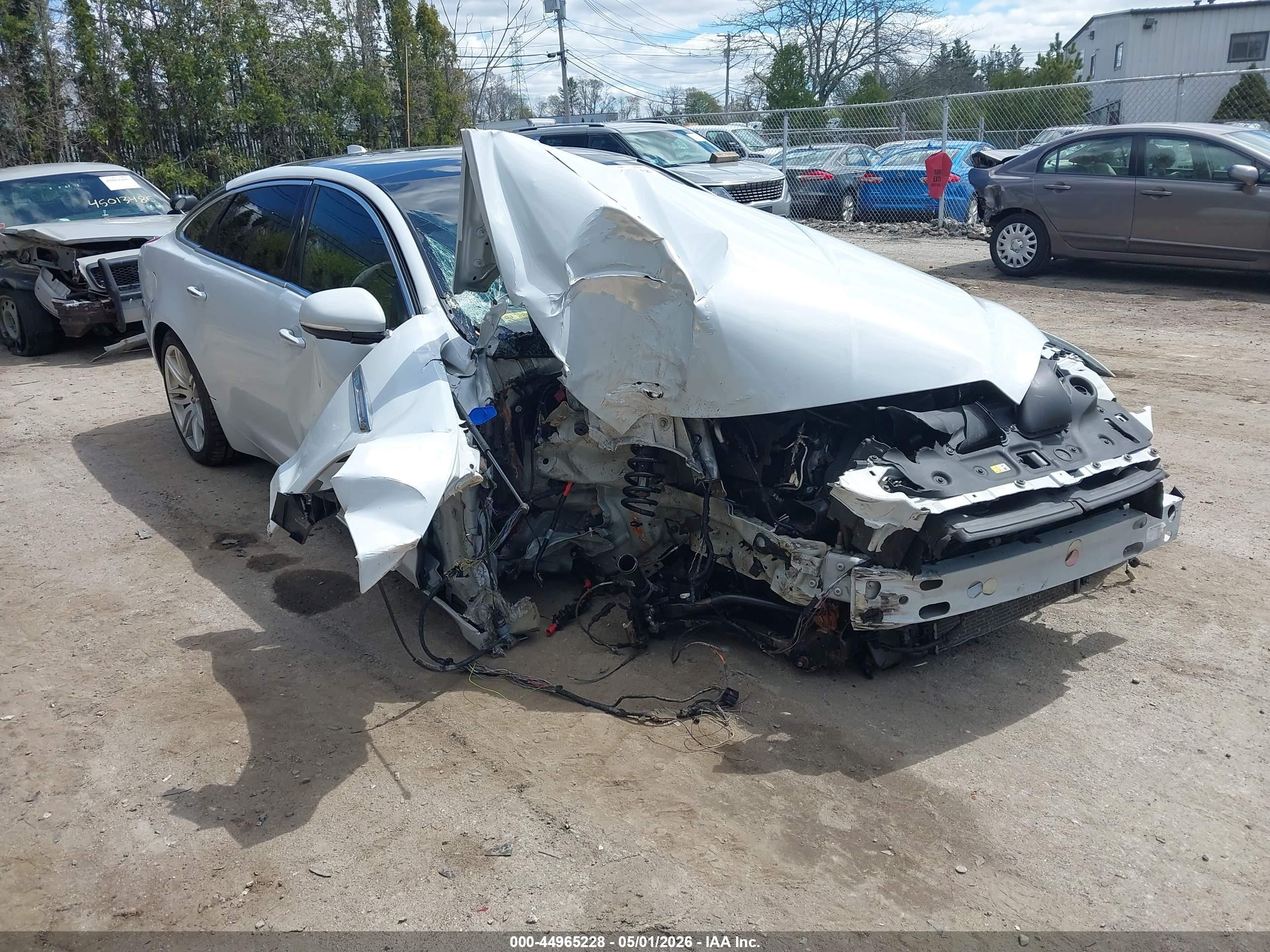 2019 Jaguar XJ Portfolio, VIN SAJWJ2GD3K8W21699 — Front end