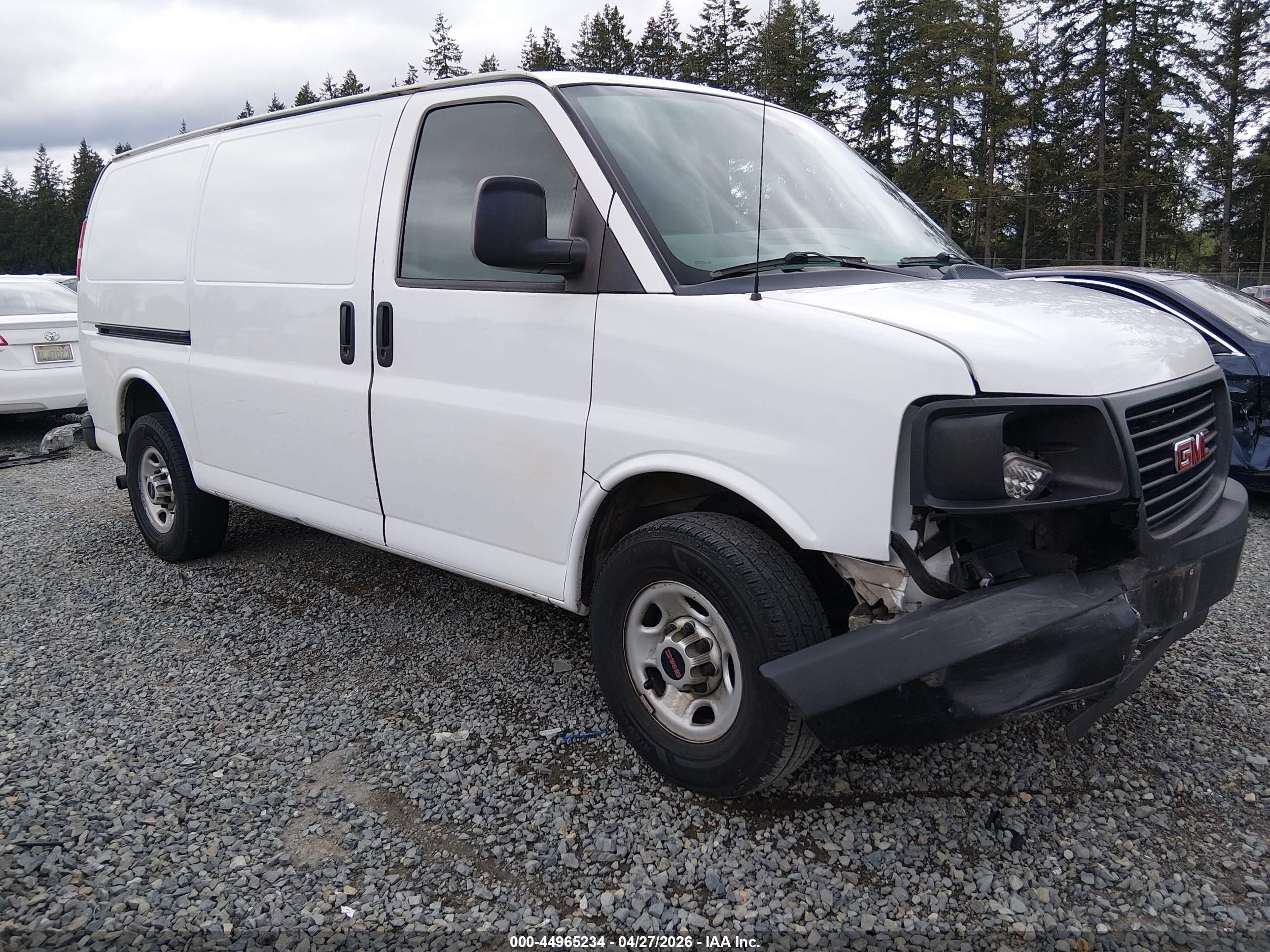 2014 GMC Savana Cargo, VIN 1GTW7FCA9E1196163 — Front end
