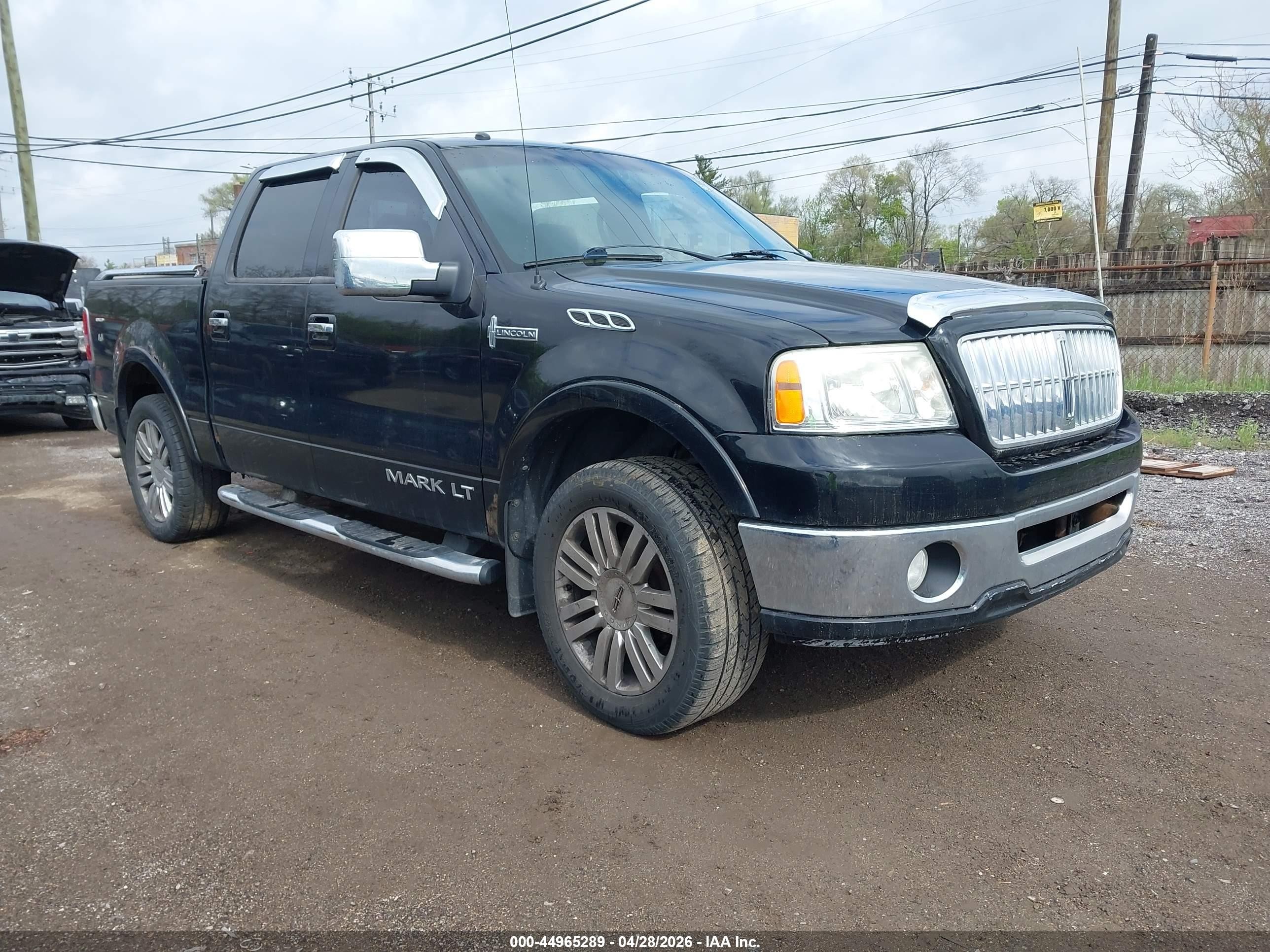 2007 Lincoln Mark LT, VIN 5LTPW18507FJ10053 — Бок