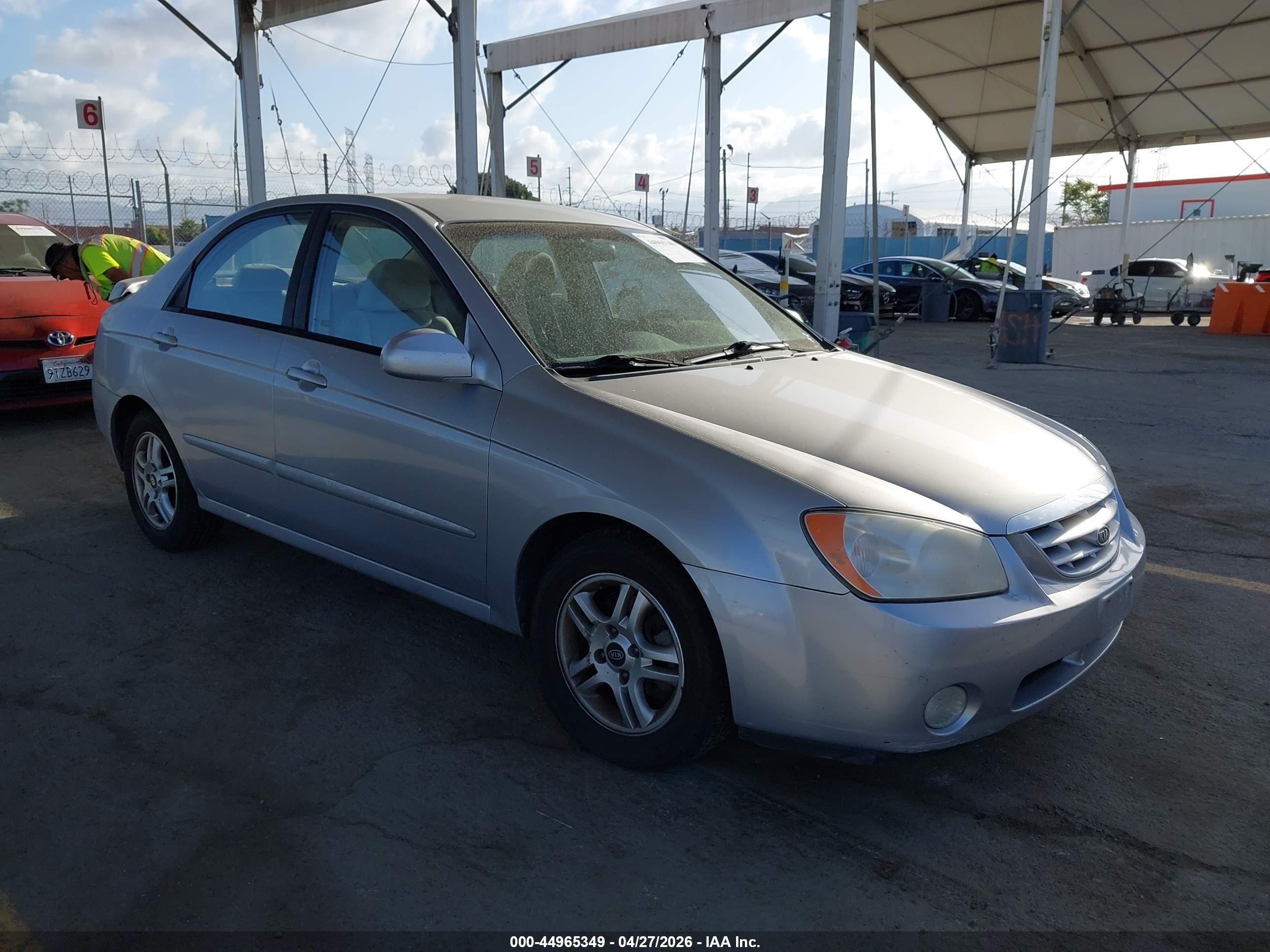 2004 Kia Spectra LX, VIN KNAFE122X45048224 — Front end