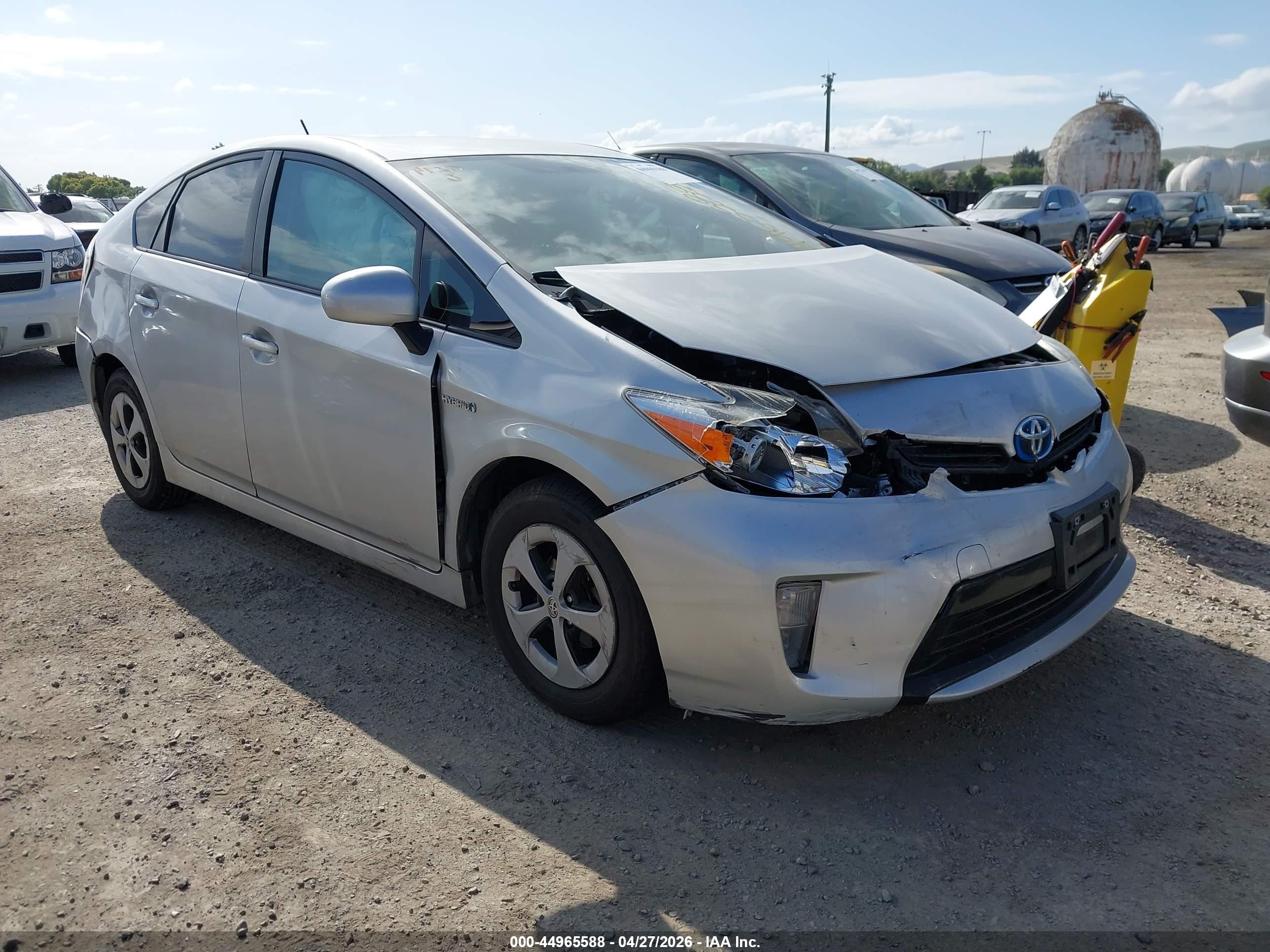 2014 Toyota Prius Four, VIN JTDKN3DU9E0375126 — Front end