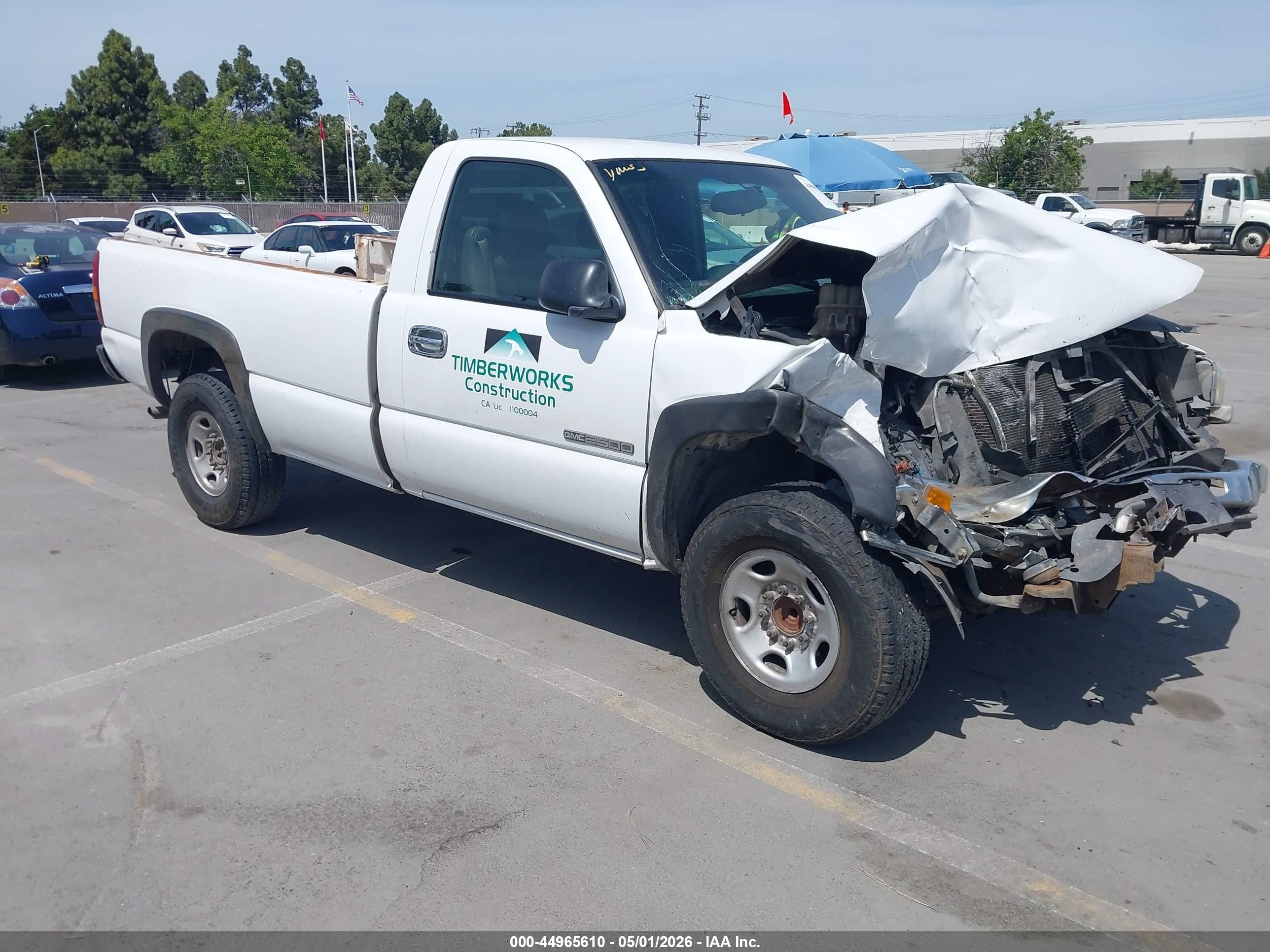 2003 GMC Sierra 2500 SL, VIN 1GTGC24U03Z216610 — Front end