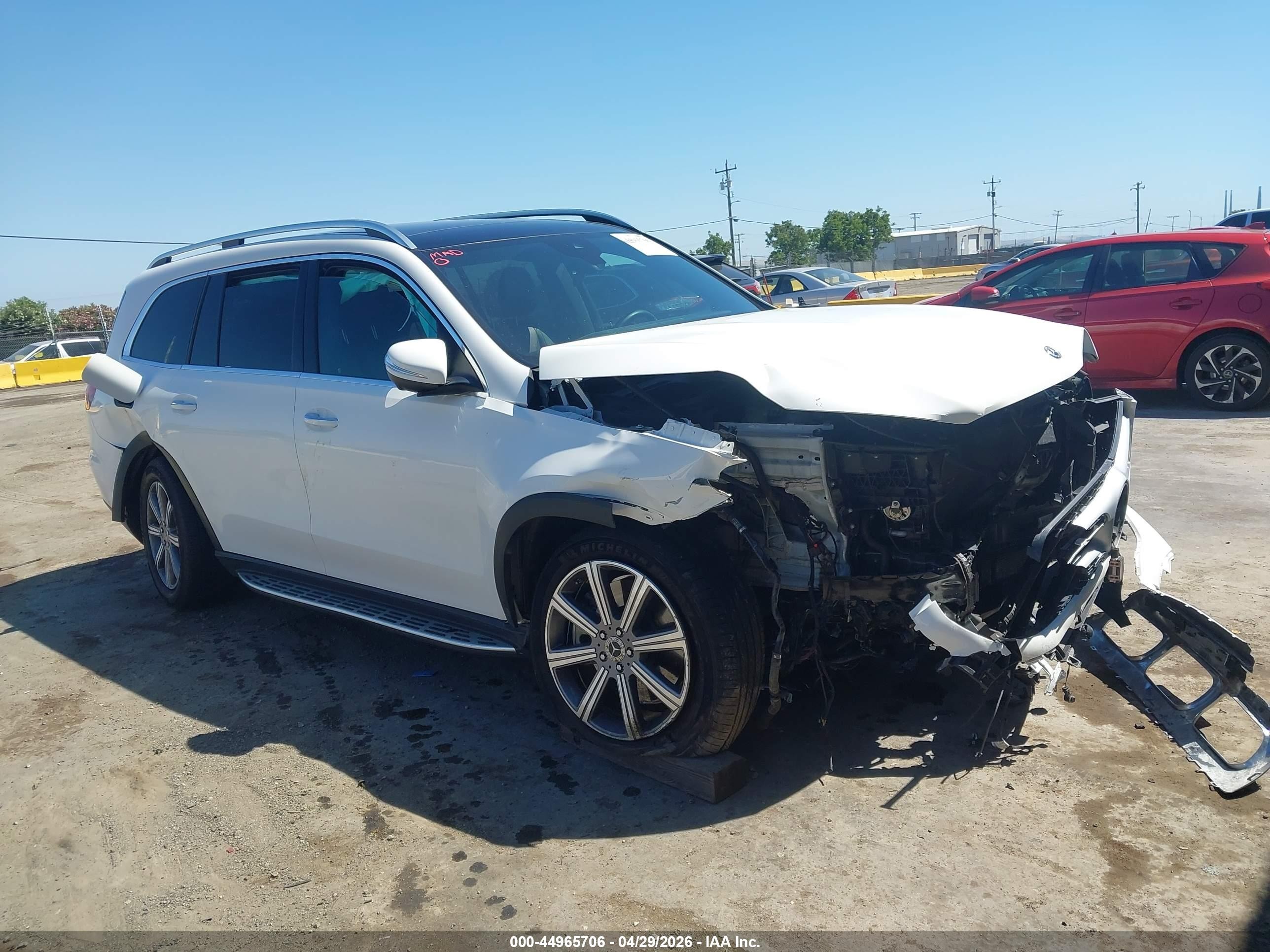 2021 Mercedes-Benz GLS 450, VIN 4JGFF5KE8MA460632 — Front end