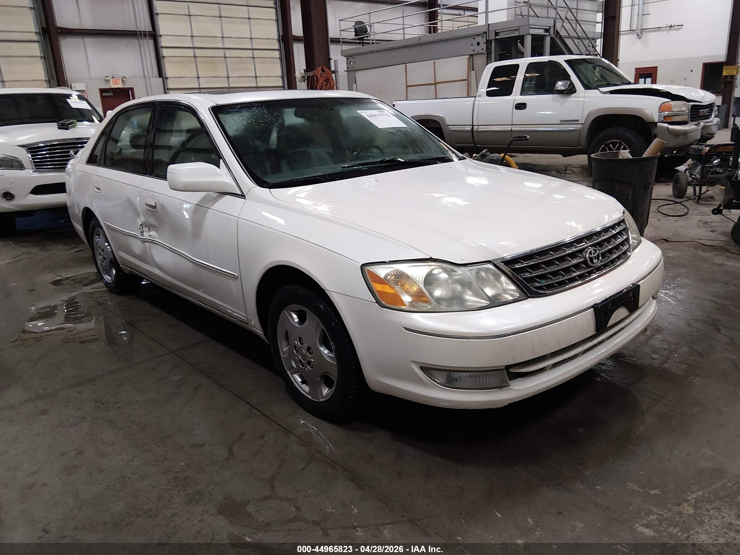 2004 Toyota Avalon XLS, VIN 4T1BF28BX4U384470 — Side