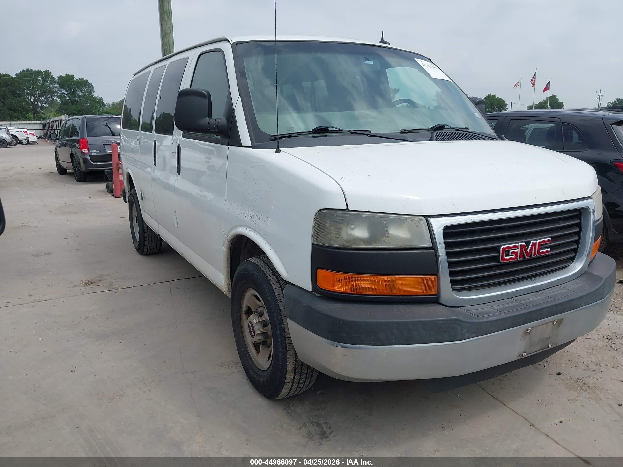 2014 GMC Savana, VIN 1GJW7RFA7E1130717 — Normal wear