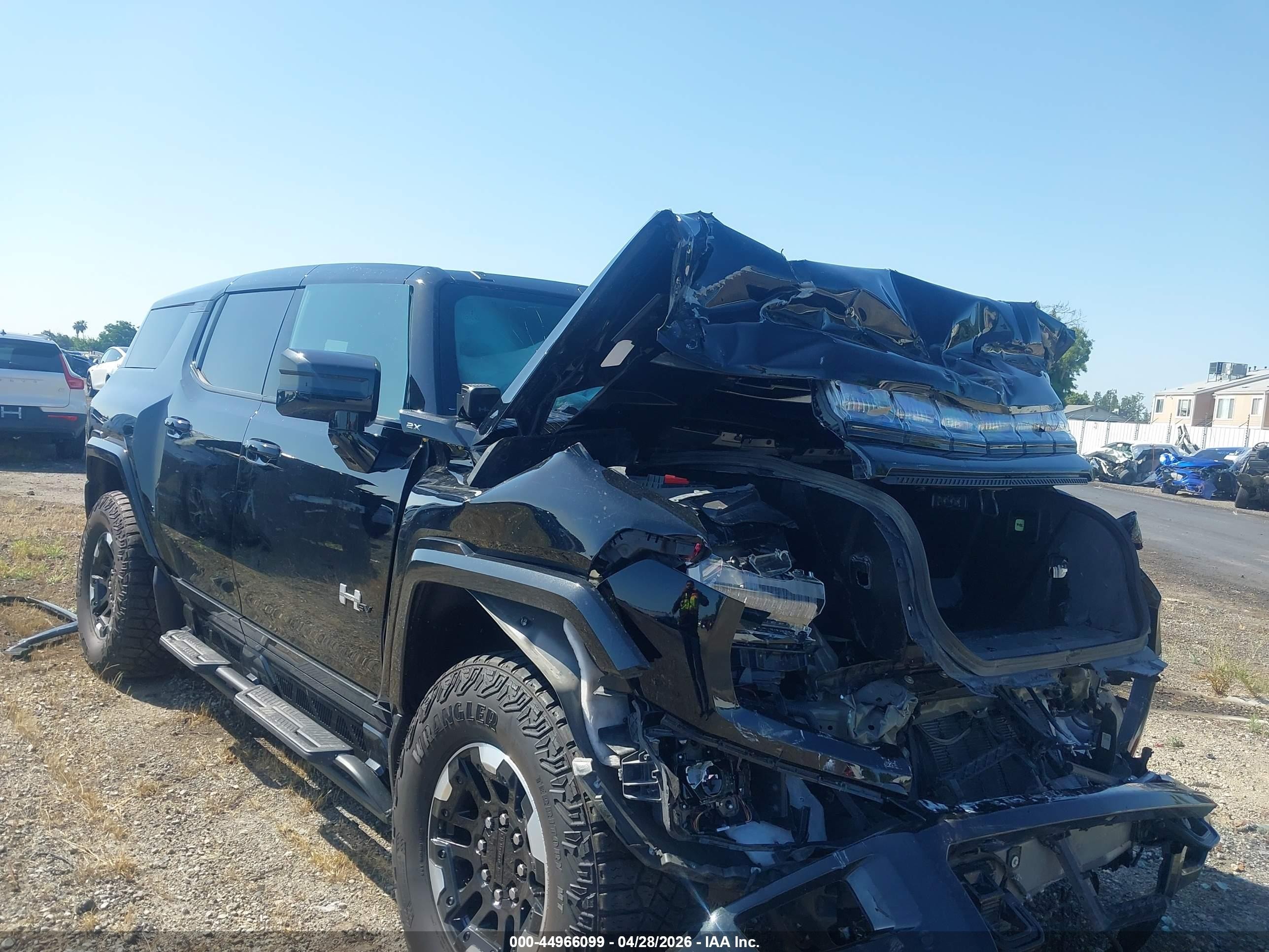 2024 GMC Hummer EV 2X, VIN 1GKB0NDE1RU113929 — Front end