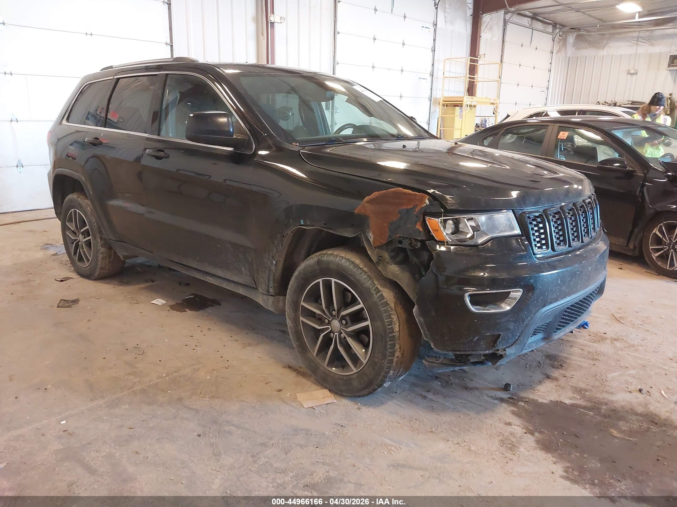 2018 Jeep Grand Cherokee Altitude, VIN 1C4RJFAG3JC199693 — Front end