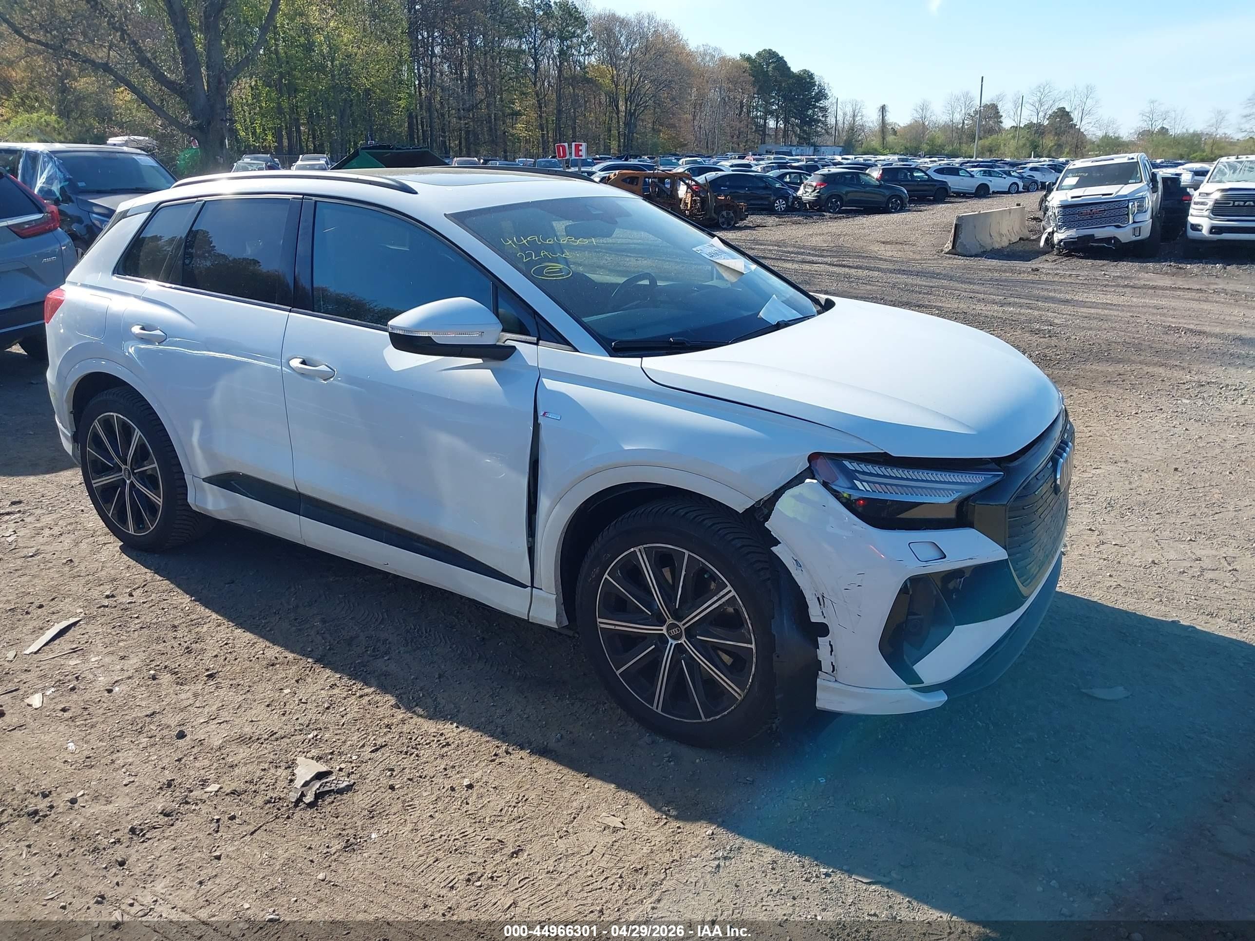 2022 Audi Q4 e-tron Prestige, VIN WA1M2BFZ1NP047656 — Перед