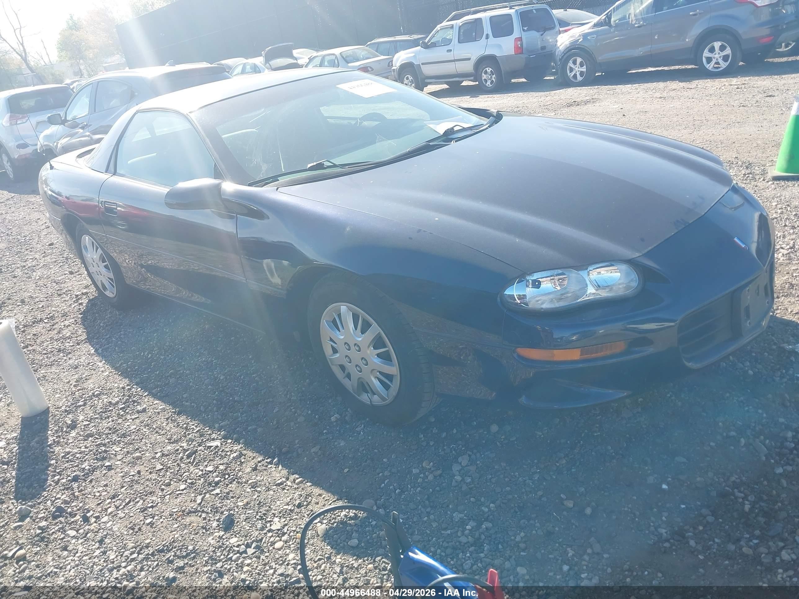 2000 Chevrolet Camaro, VIN 2G1FP22K7Y2167751 — Front end