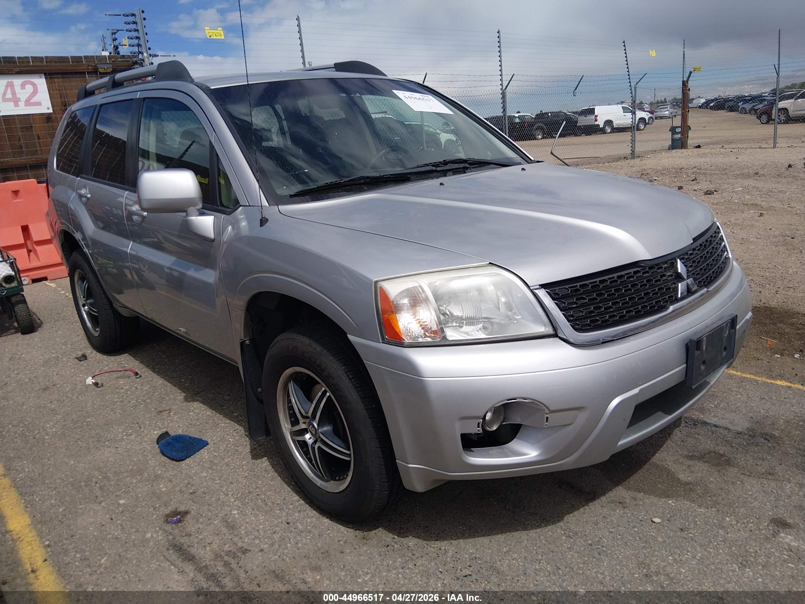 2011 Mitsubishi Endeavor LS, VIN 4A4JN2AS4BE031574 — Side