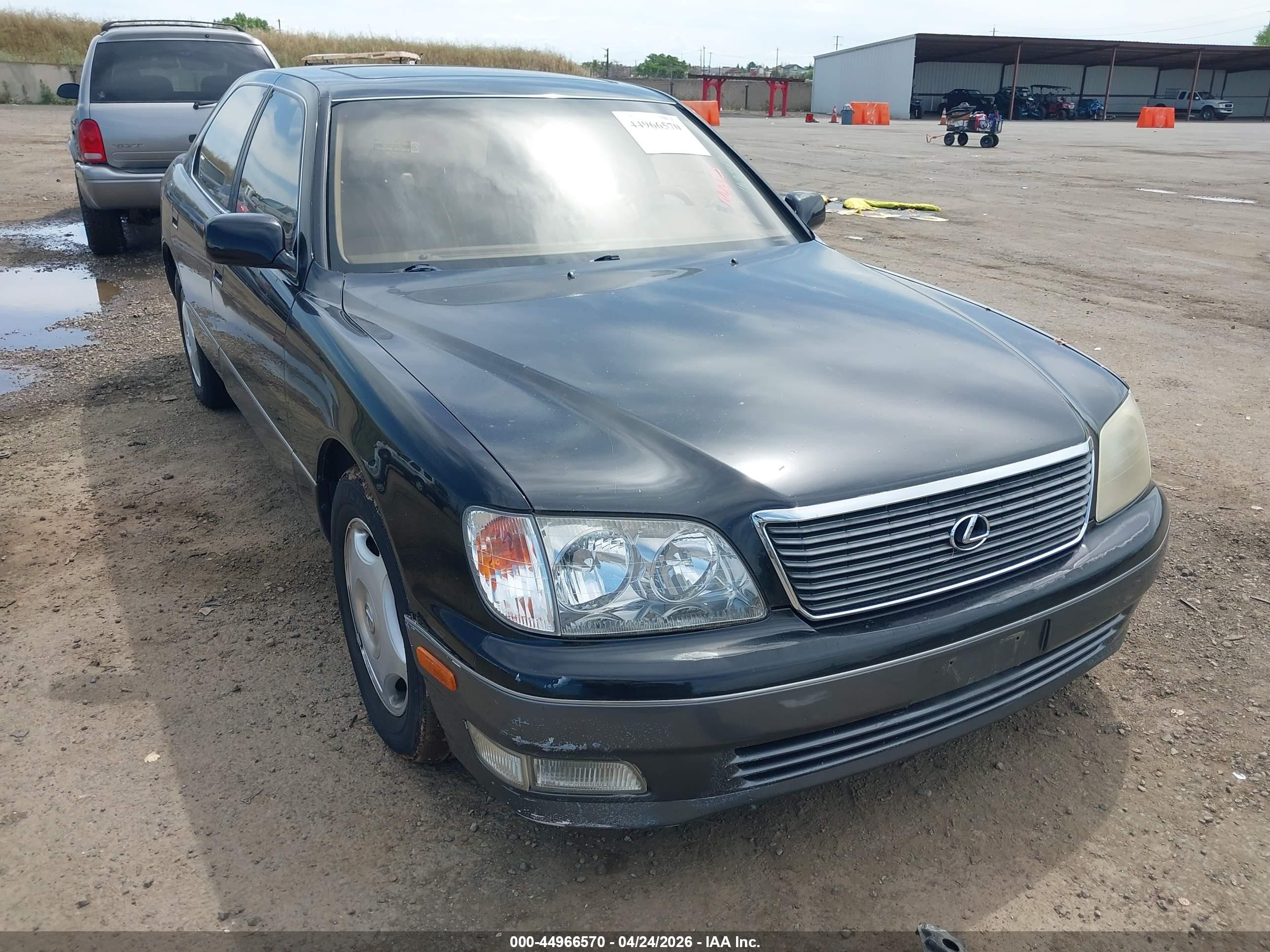 2000 Lexus LS 400, VIN JT8BH28F0Y0169869 — Normal wear