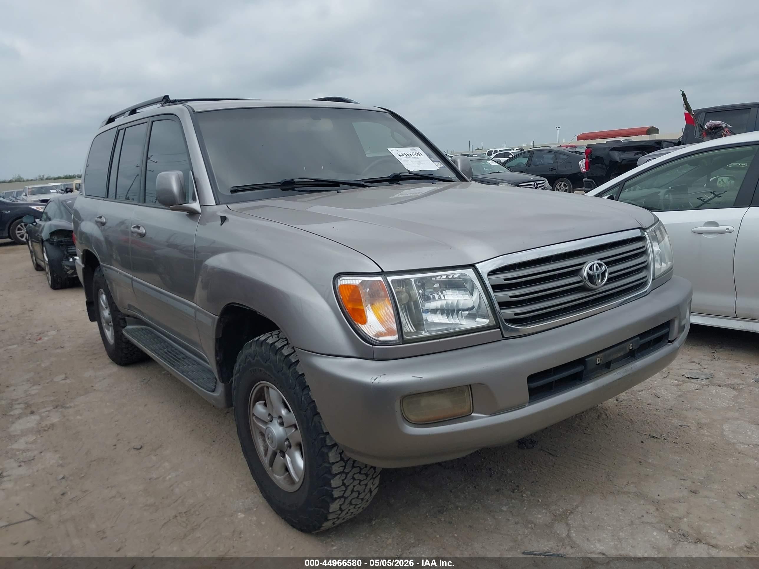 2004 Toyota Land Cruiser, VIN JTEHT05J742063890 — Rear end