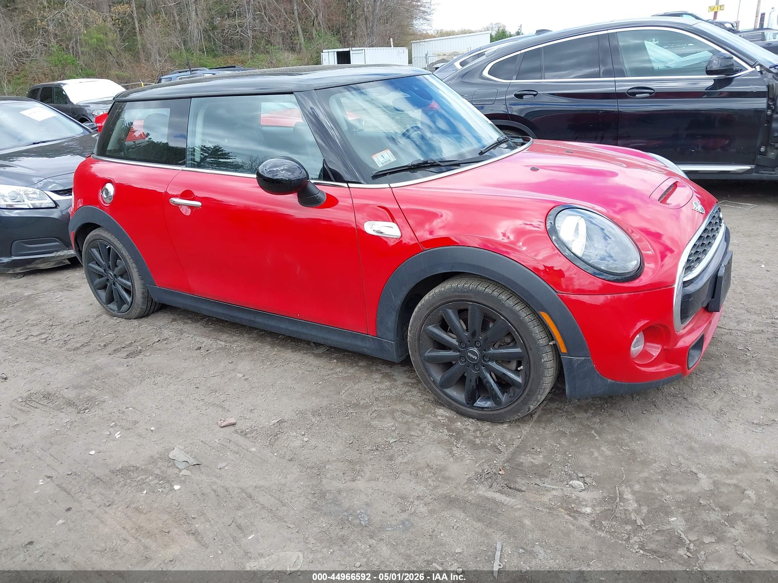 2019 MINI Hardtop Cooper S, VIN WMWXP7C58K2A51683 — Rear end
