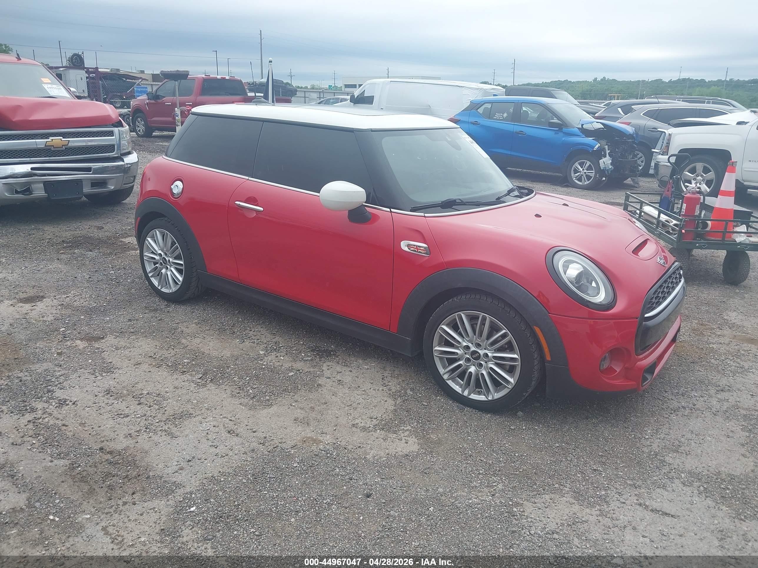 2020 MINI Hardtop Cooper S, VIN WMWXR5C04L2M84287 — Перед