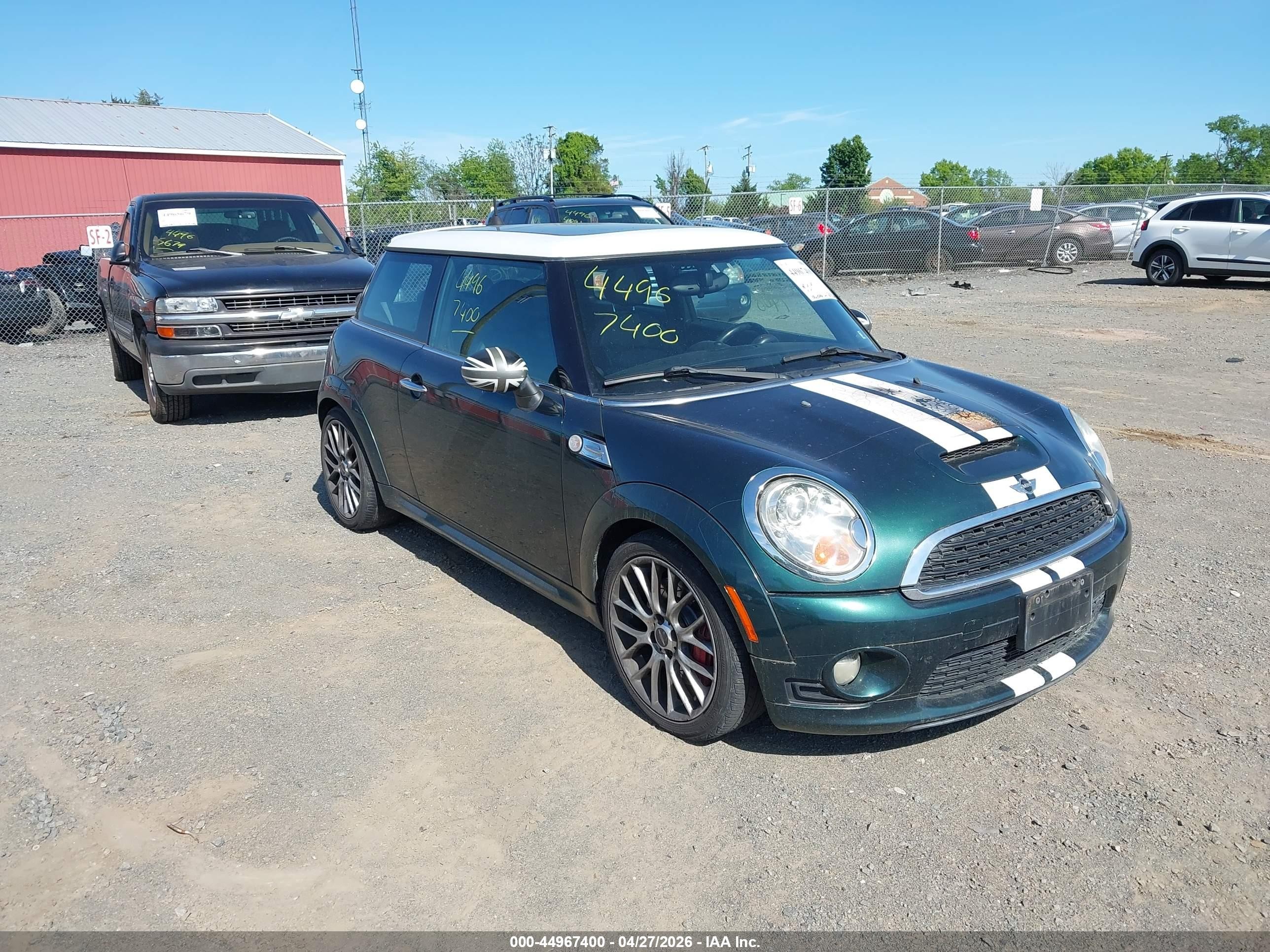 2010 MINI Hardtop, VIN WMWMF9C57ATF97661 — Пожар в моторном отсеке
