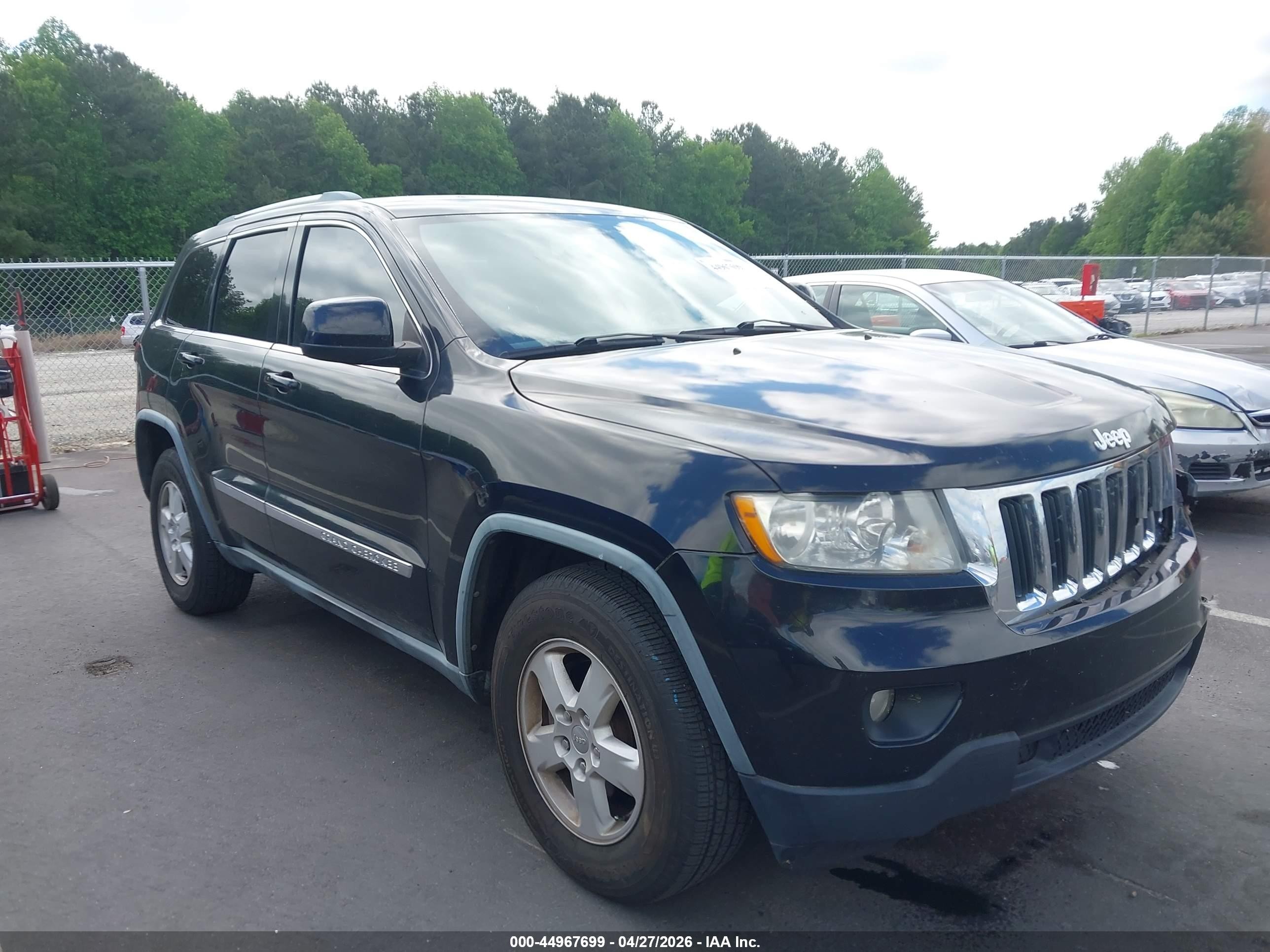 2011 Jeep Grand Cherokee 70th Anniversary, VIN 1J4RS4GG0BC577487 — Front end