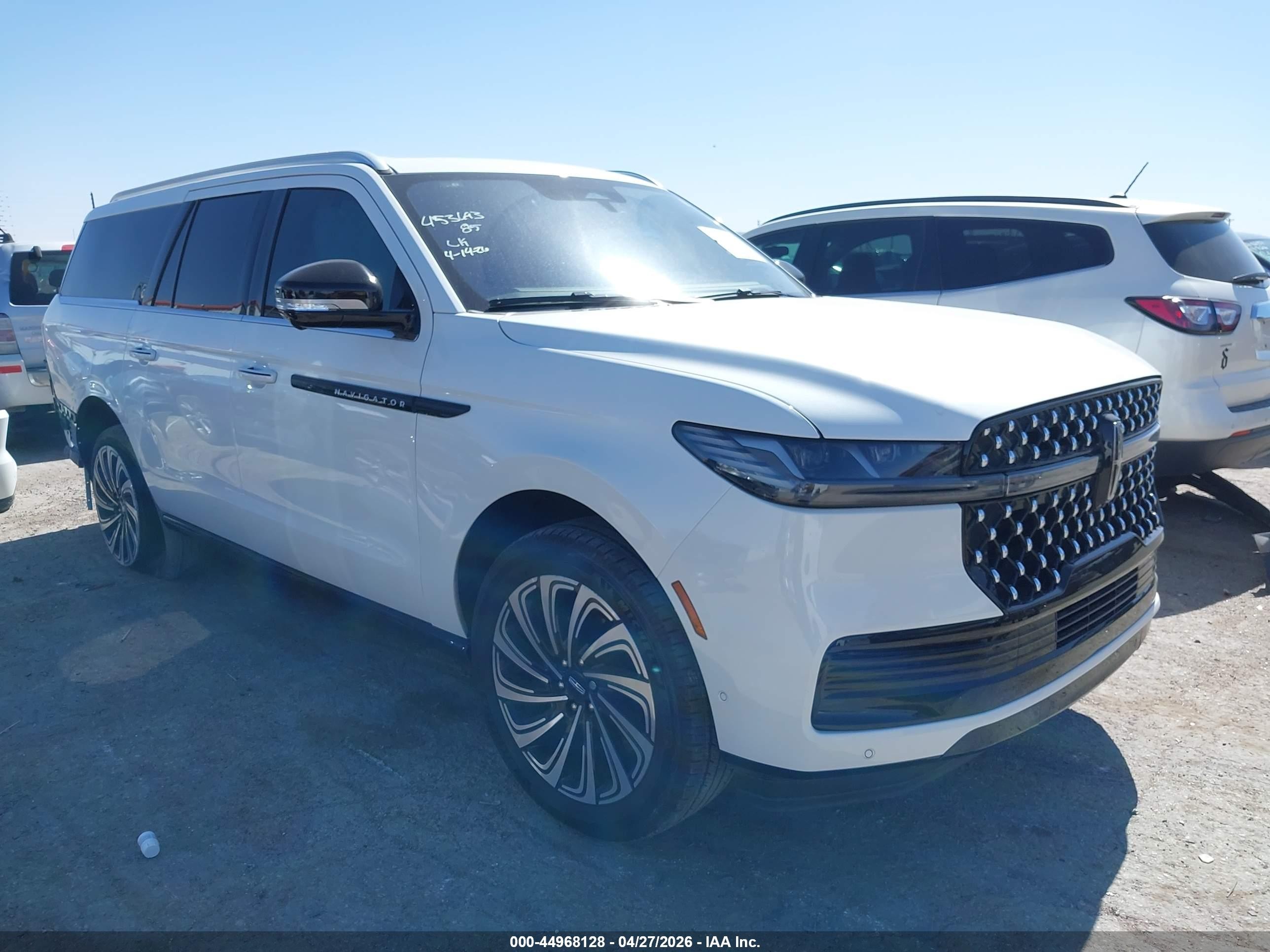 2025 Lincoln Navigator Black Label, VIN 5LMJJ3TG8SEL11783 — Side