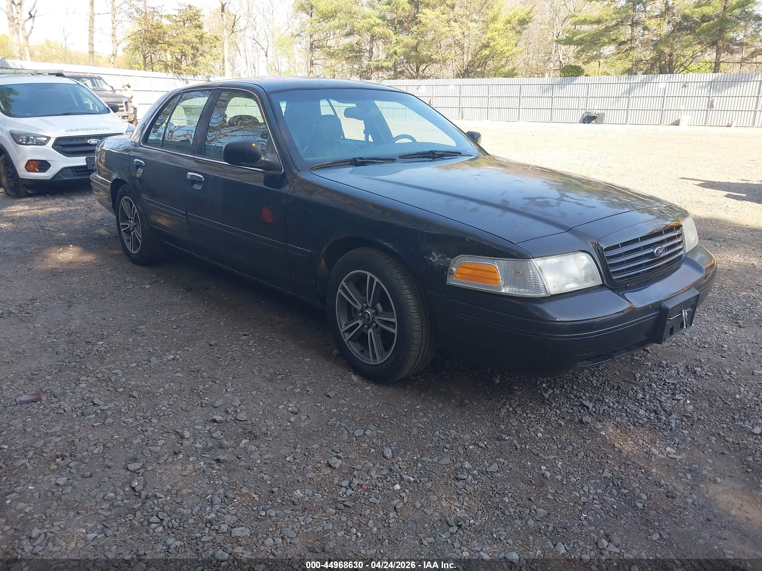 2003 Ford Crown Victoria LX, VIN 2FAHP74W83X144901 — Side