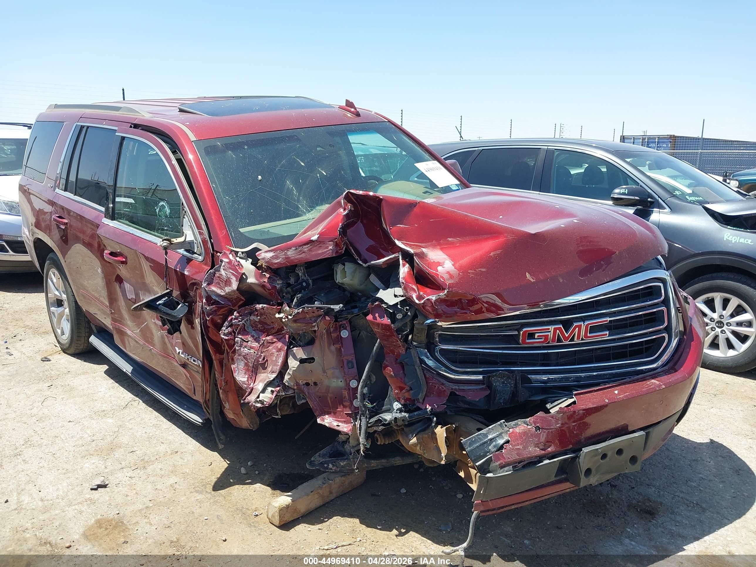 2018 GMC Yukon SLT, VIN 1GKS1BKC8JR242321 — Перед