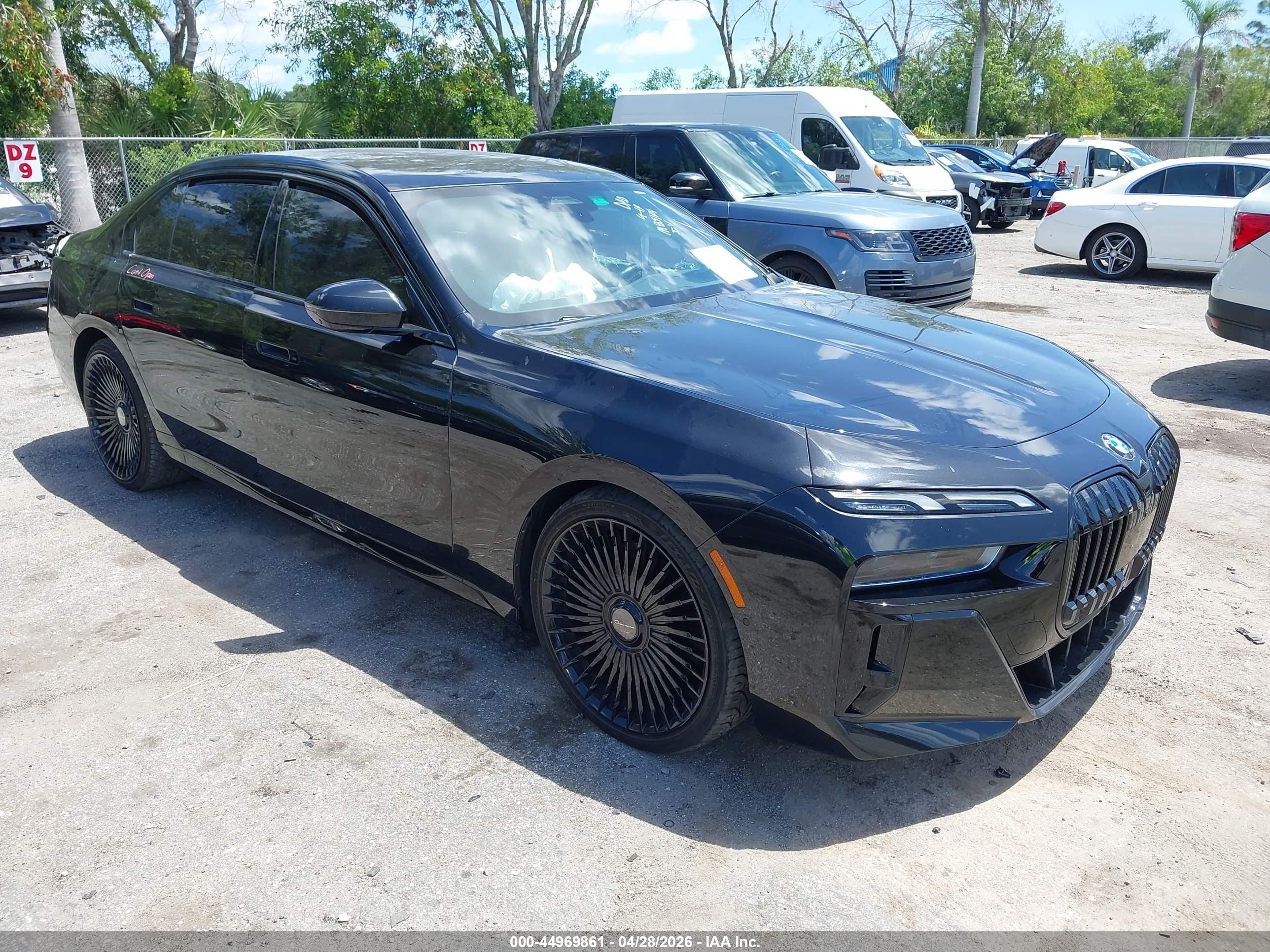 2023 BMW 7 Series 760i xDrive, VIN WBA33EJ09PCM85194 — Бок