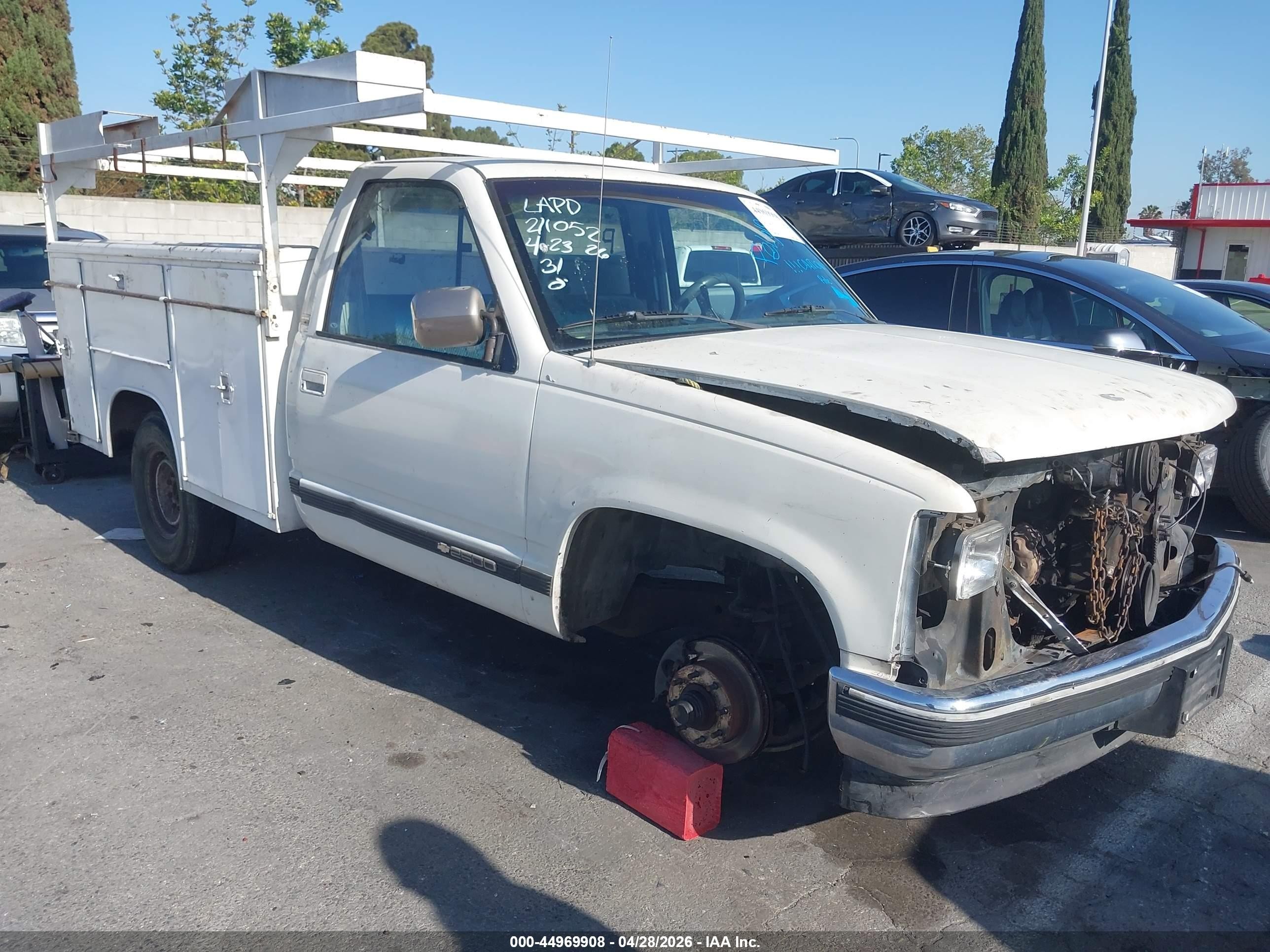 1989 Chevrolet Silverado 2500, VIN 1GCGC24K3KE271542 — Фото с аукциона 1 of 5