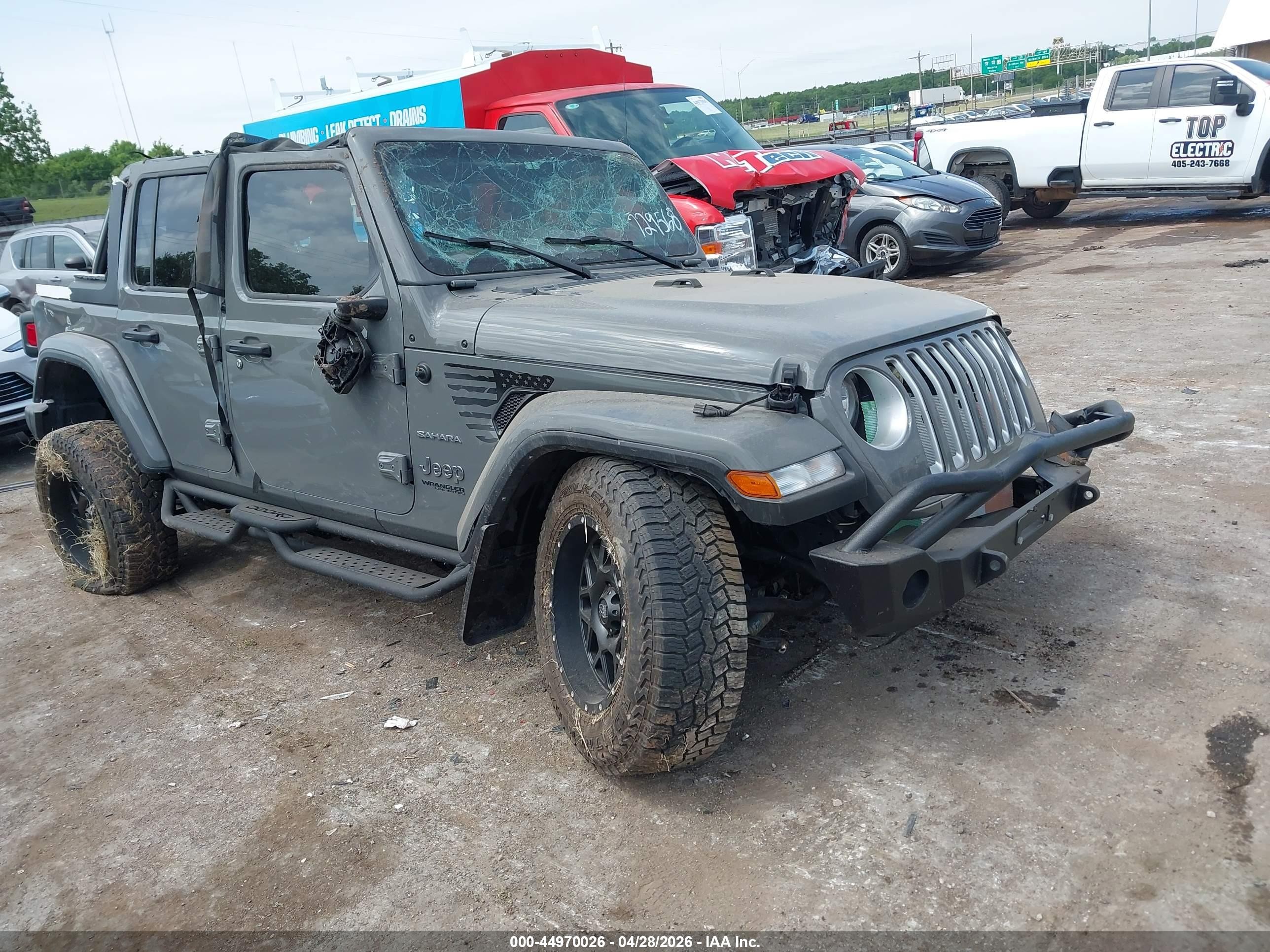 2021 Jeep Wrangler Unlimited Sahara, VIN 1C4HJXEM5MW729568 — Front end