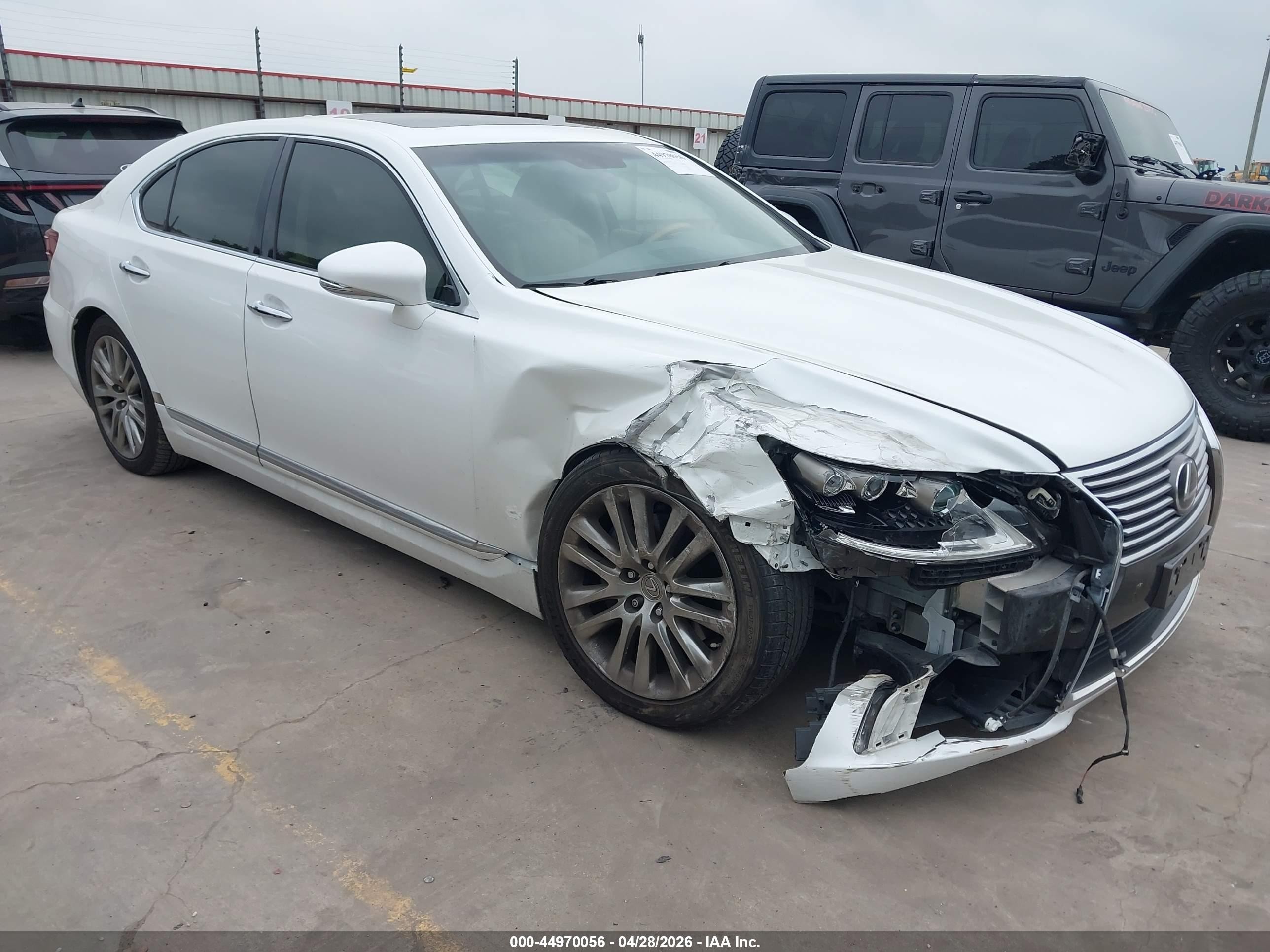 2014 Lexus LS 460, VIN JTHBL5EF3E5128784 — Front end