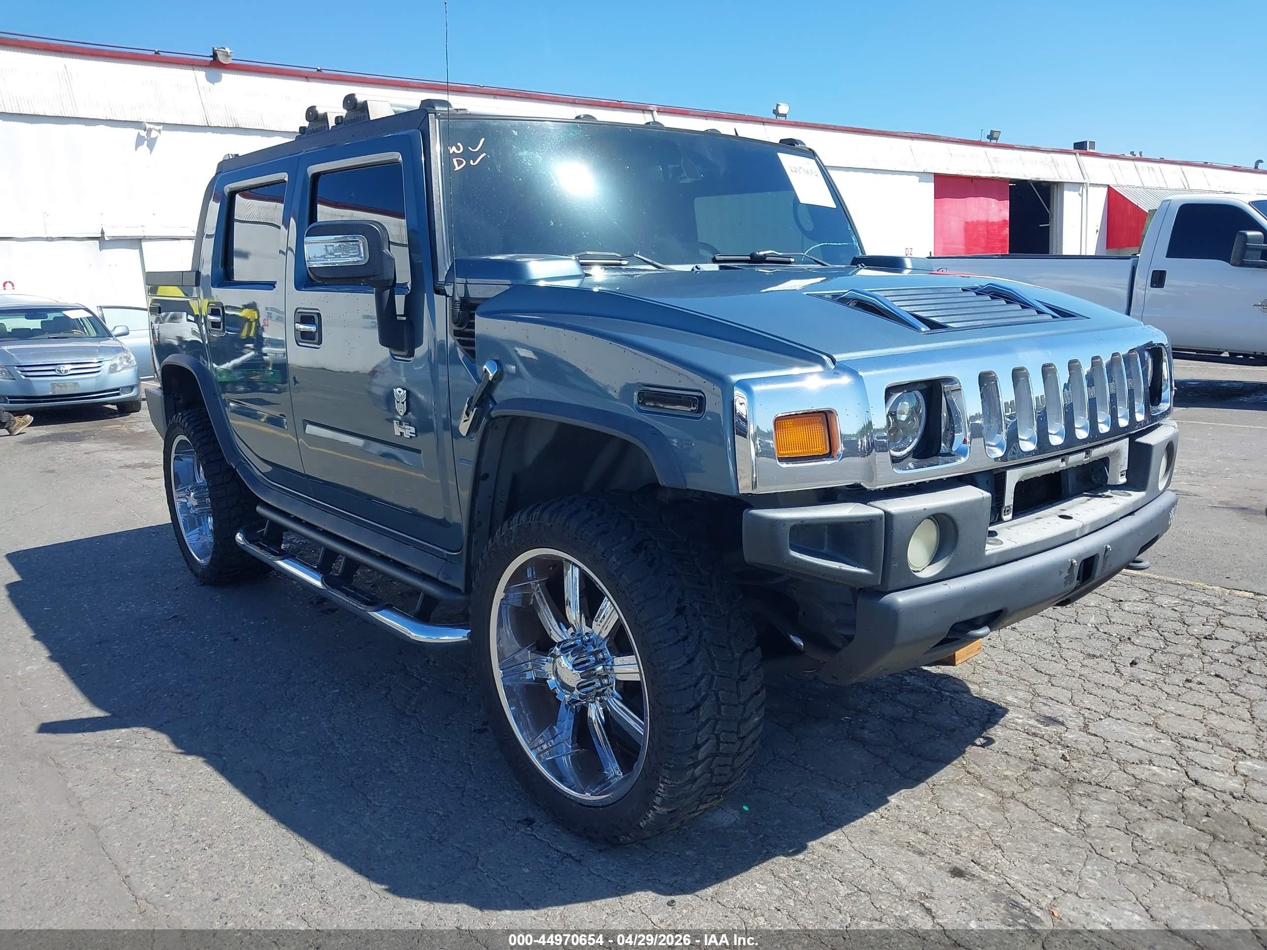 2006 Hummer H2, VIN 5GRGN22U96H120075 — Side