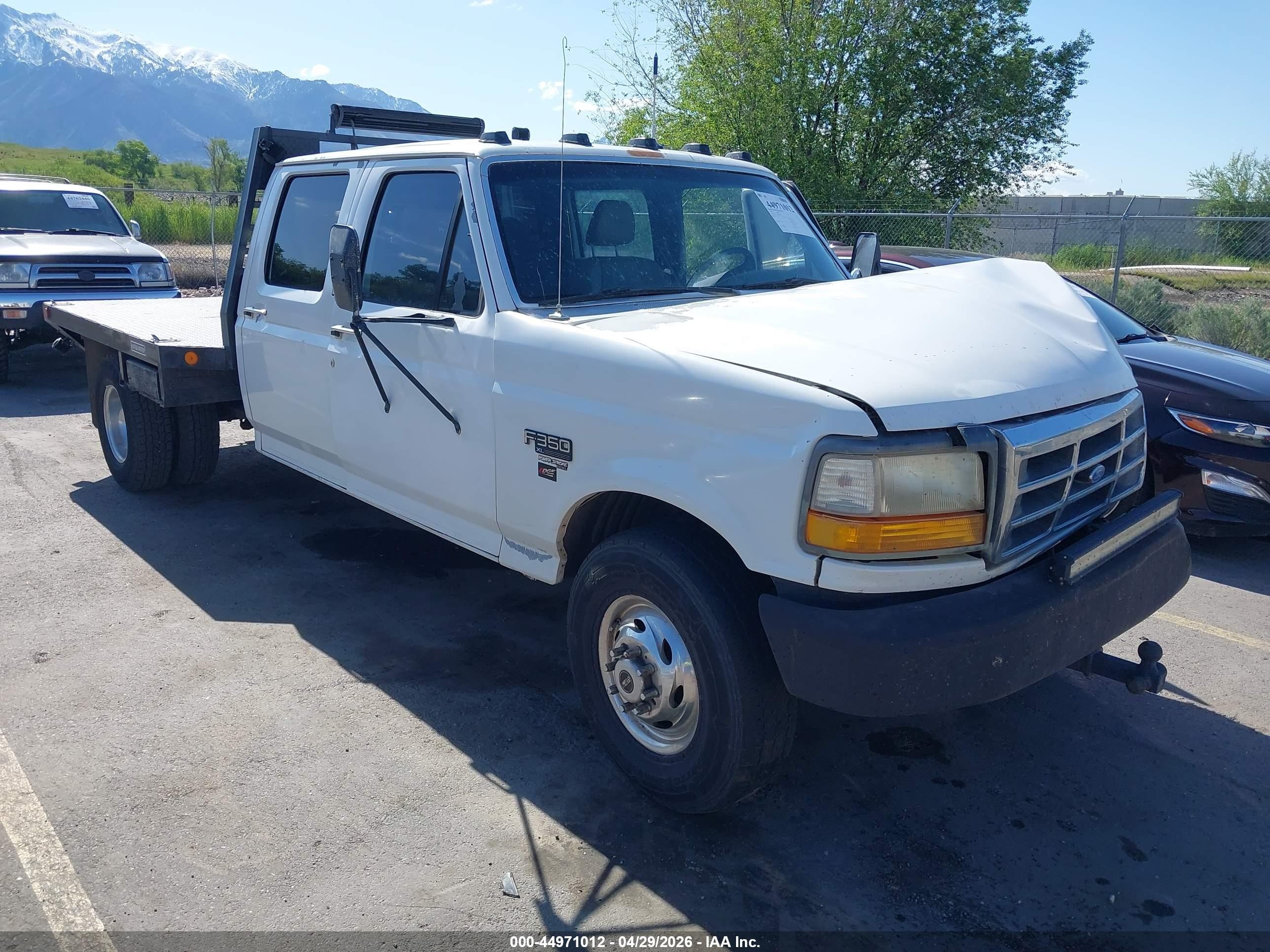1995 Ford F-350, VIN 1FTJW35F8SEA68702 — Front end