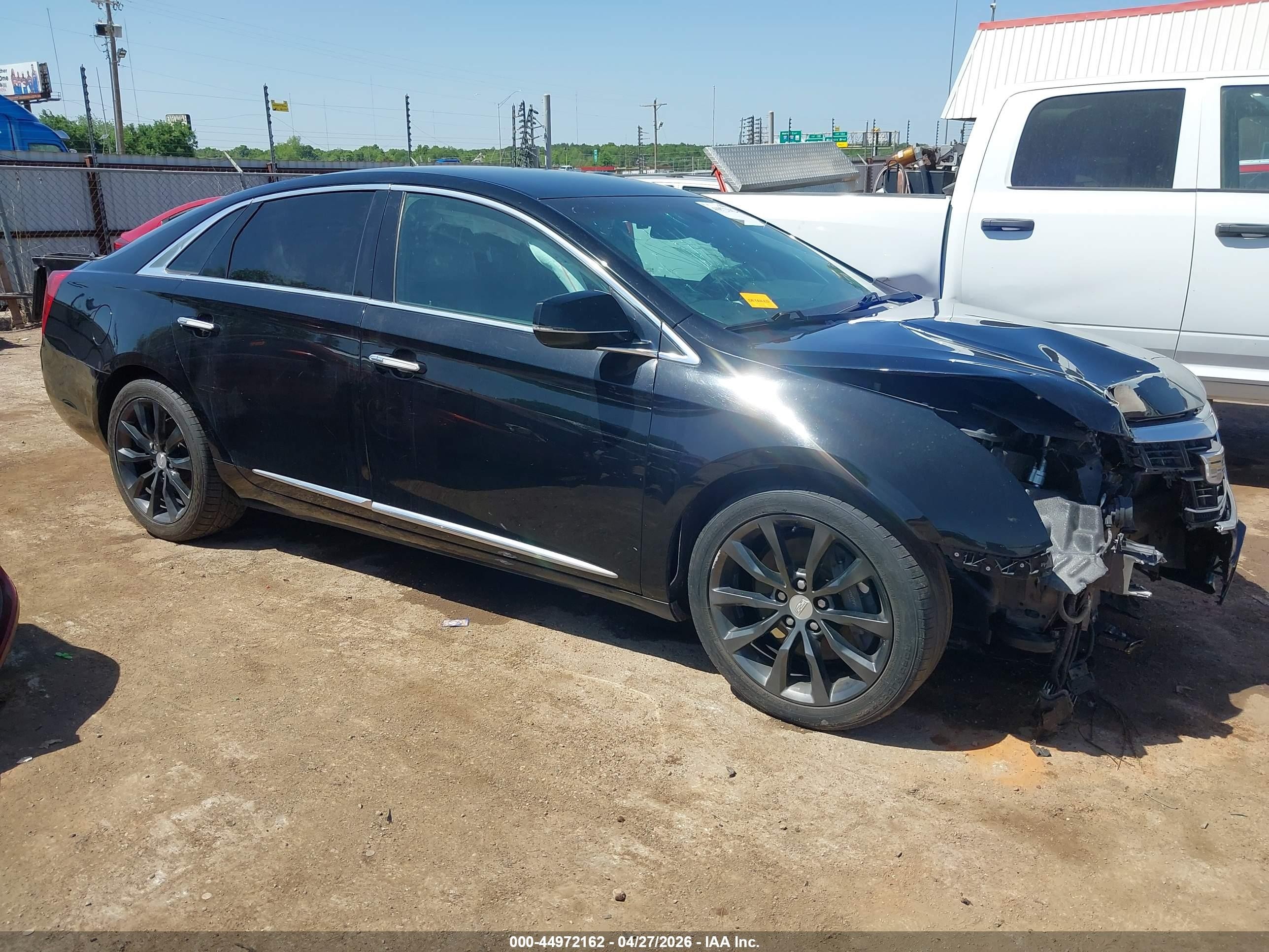 2017 Cadillac XTS Luxury, VIN 2G61M5S36H9109399 — Front end