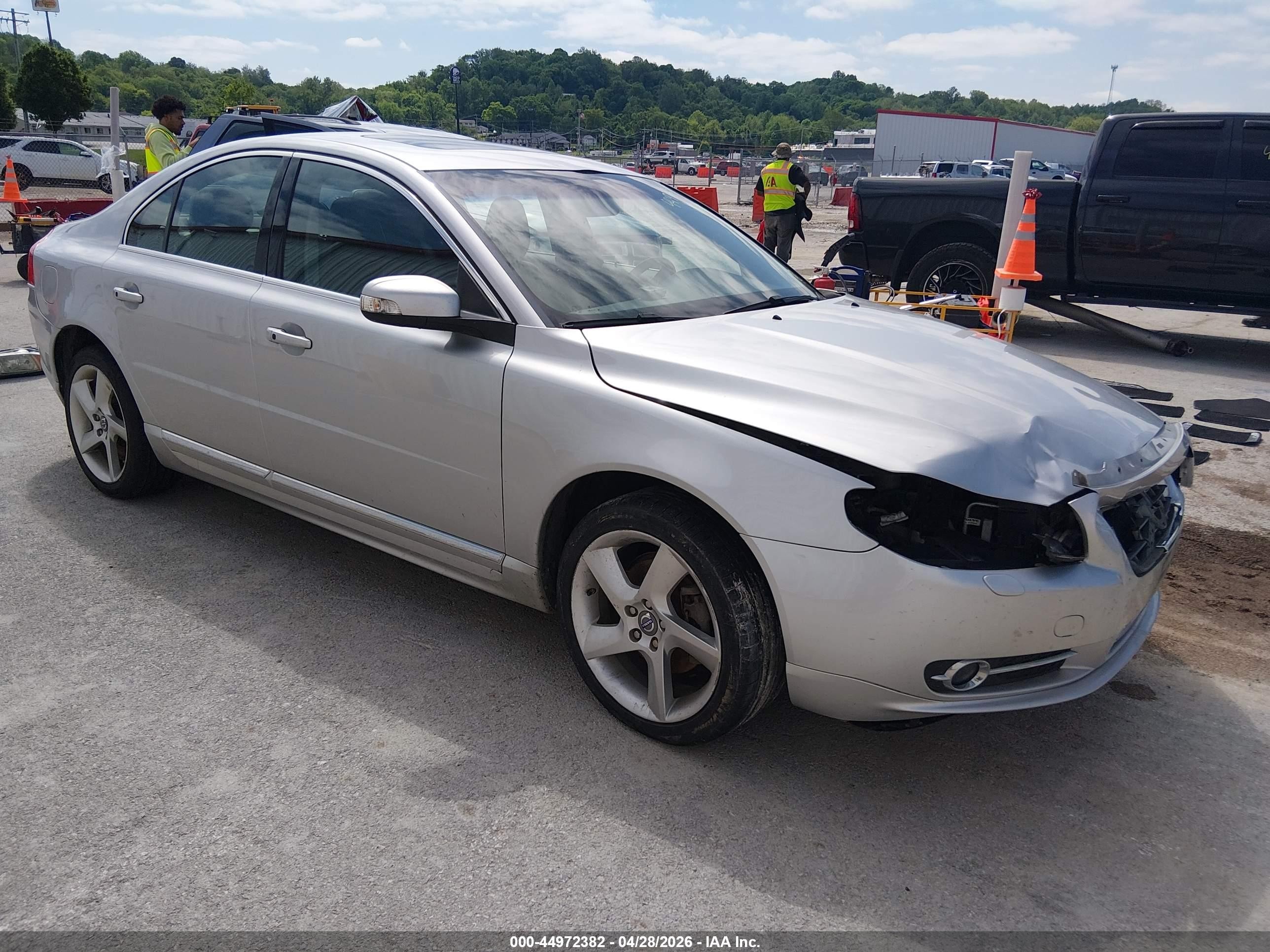 2010 Volvo S80 I6 Turbo, VIN YV1992AH3A1131149 — Front end