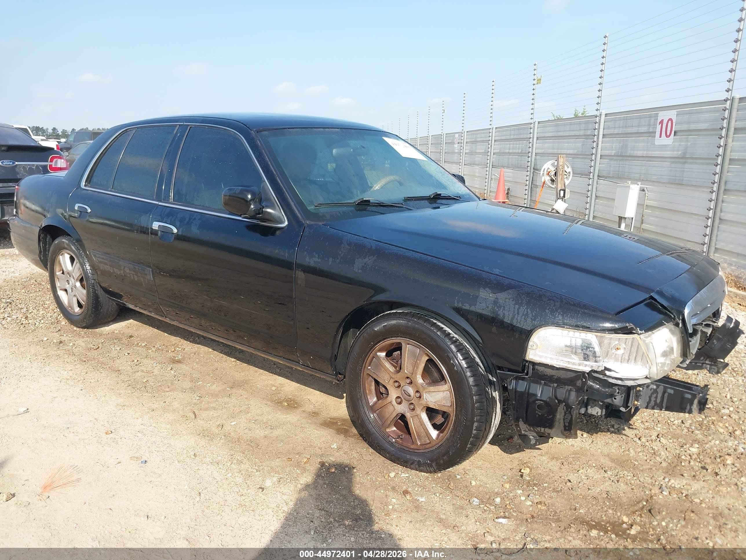 2011 Ford Crown Victoria LX, VIN 2FABP7EV2BX163129 — Front end