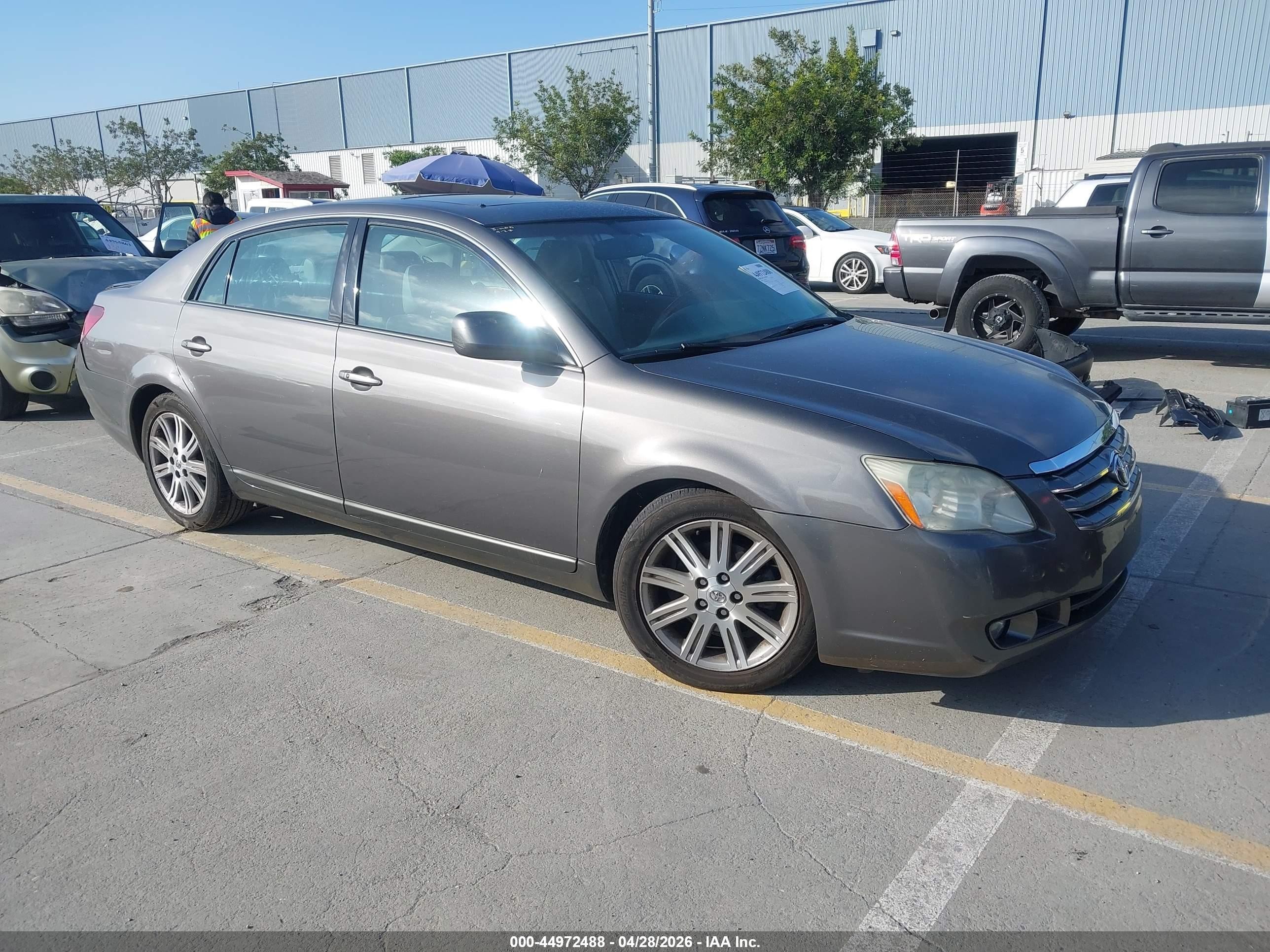 2006 Toyota Avalon Limited, VIN 4T1BK36B26U143204 — Side