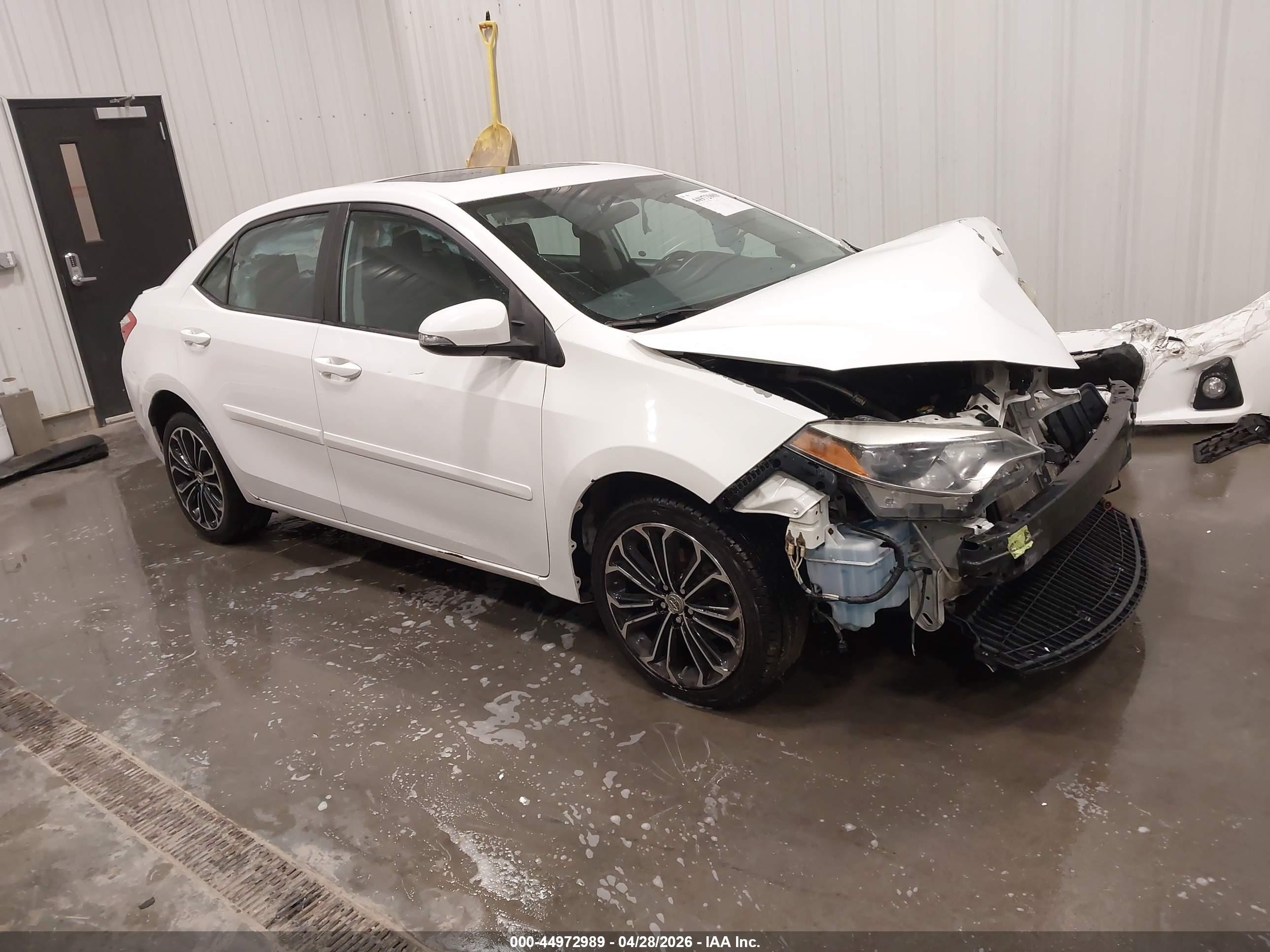 2016 Toyota Corolla LE, VIN 5YFBURHE0GP531569 — Front end